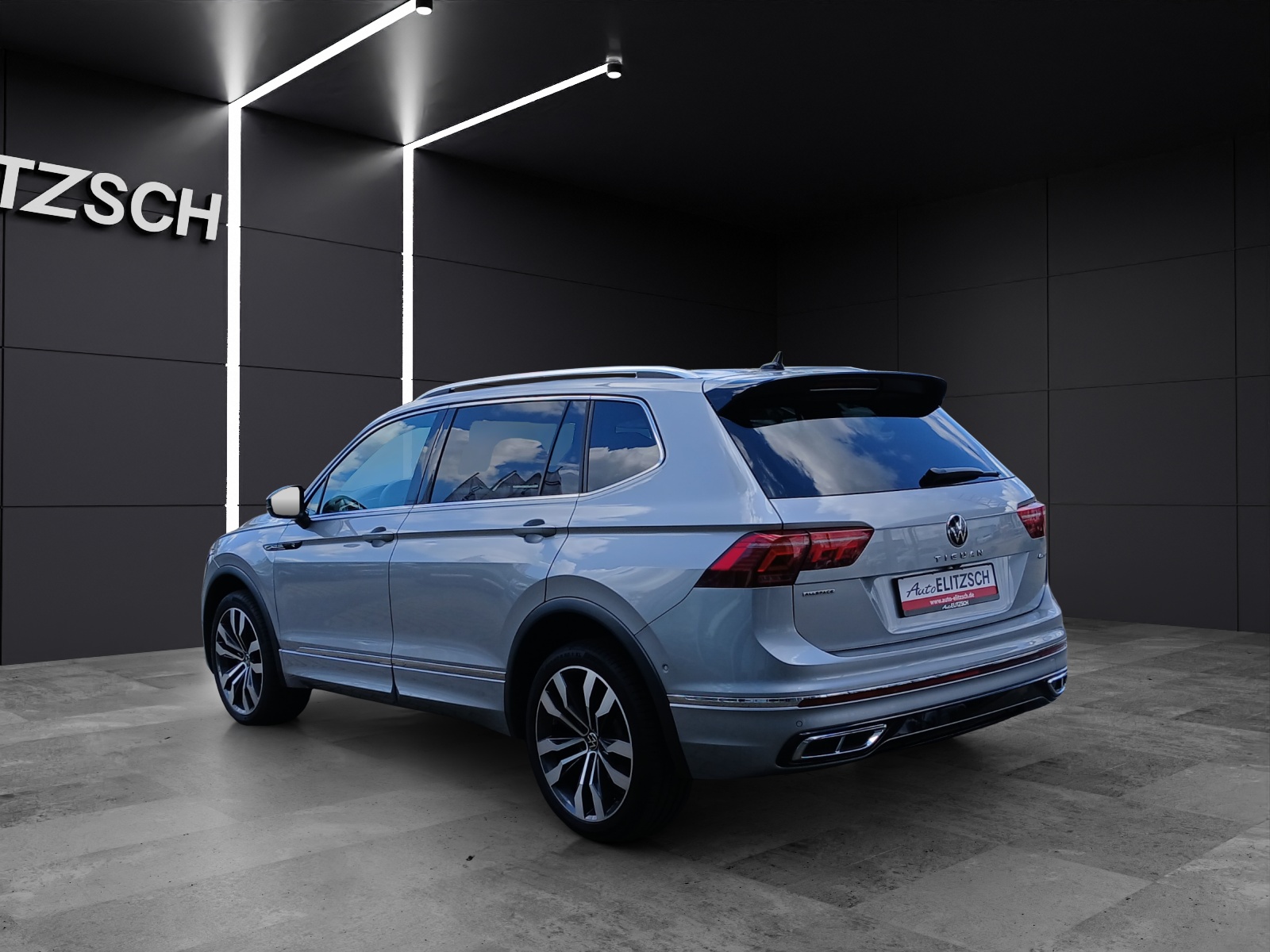 Fahrzeugabbildung Volkswagen Tiguan Allspace TSI R-Line DSG 4M LED PANO RFK SH