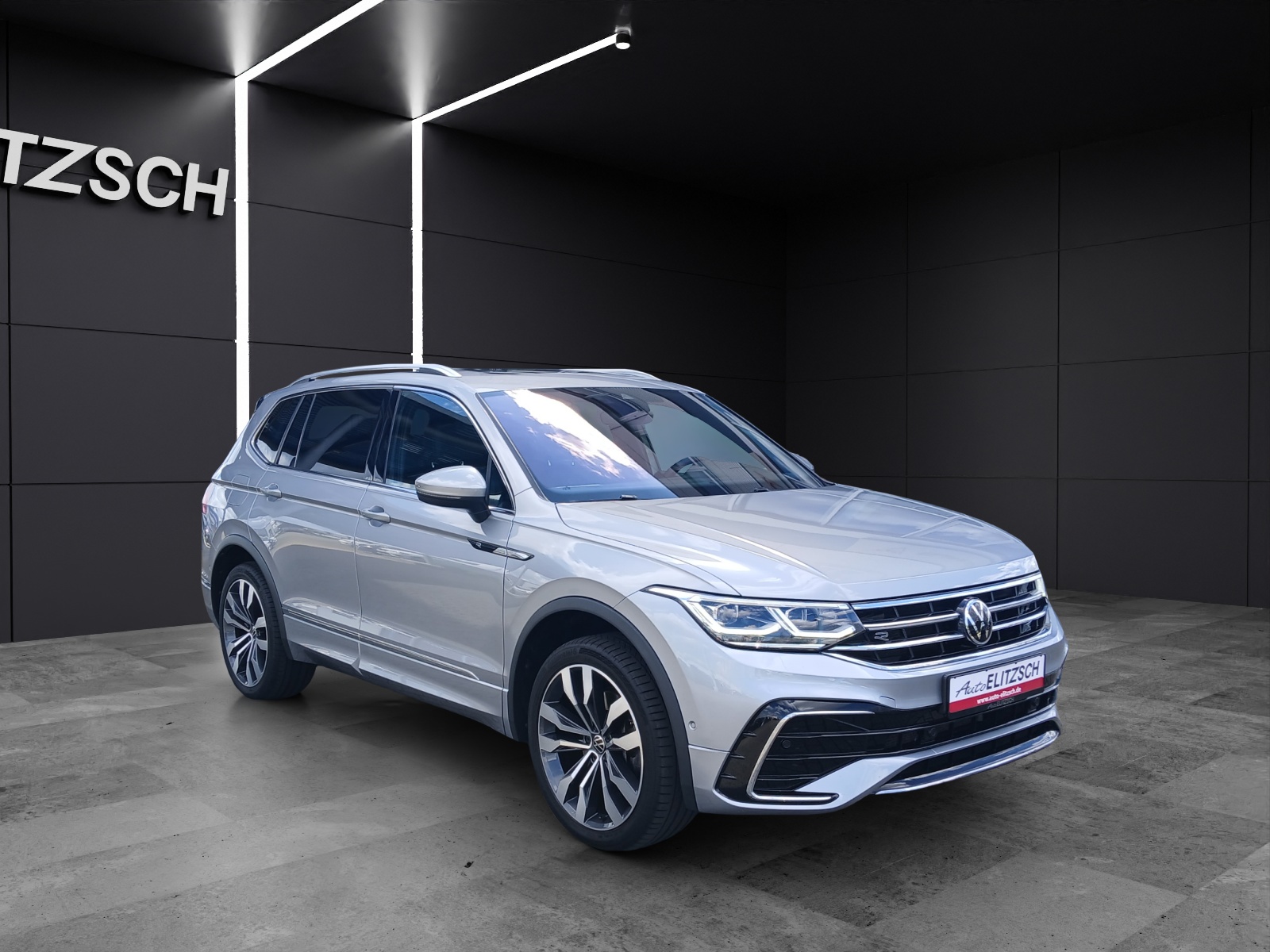 Fahrzeugabbildung Volkswagen Tiguan Allspace TSI R-Line DSG 4M LED PANO RFK SH