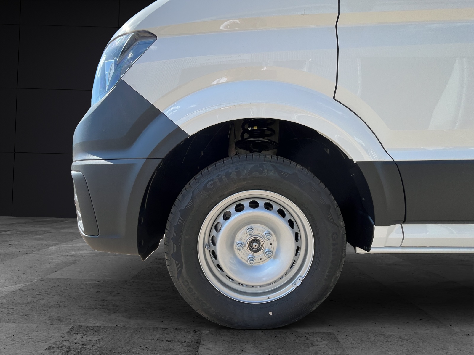 Fahrzeugabbildung Volkswagen Crafter Kasten 2,0l TDI 103 kW MR KLIMA KAMERA HOLZFUSSBODEN