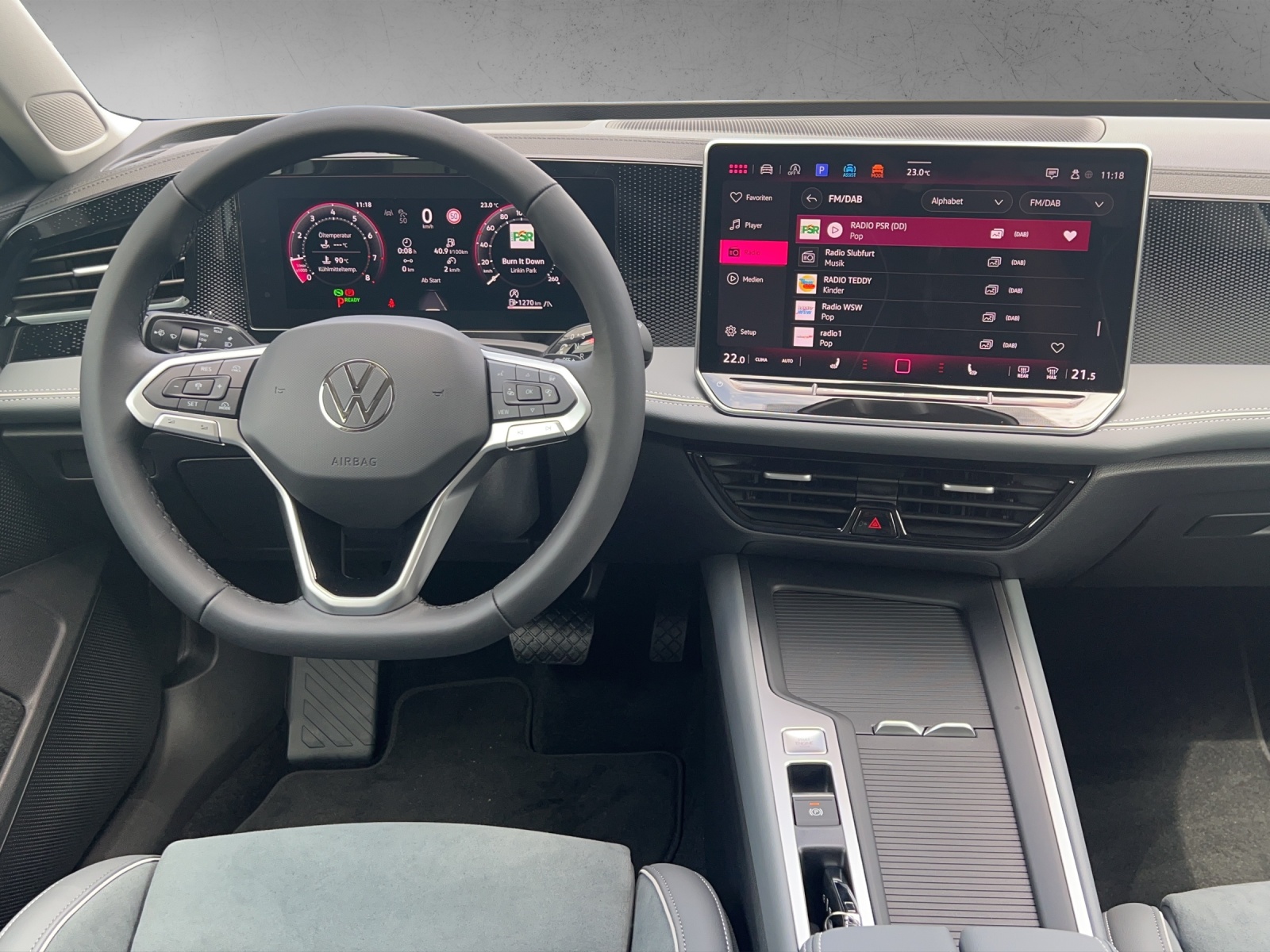 Fahrzeugabbildung Volkswagen Passat TSI Business DSG LED ACC Navi HUD AID Park-Assist SH LM