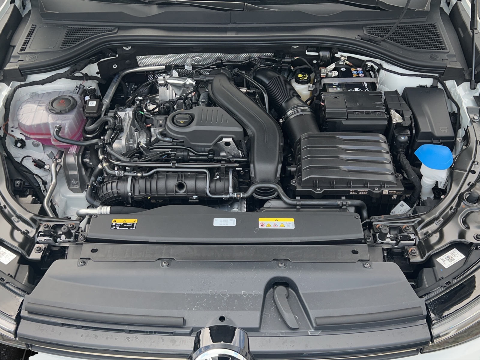 Fahrzeugabbildung Volkswagen Passat TSI Business DSG LED ACC Navi HUD AID Park-Assist SH LM
