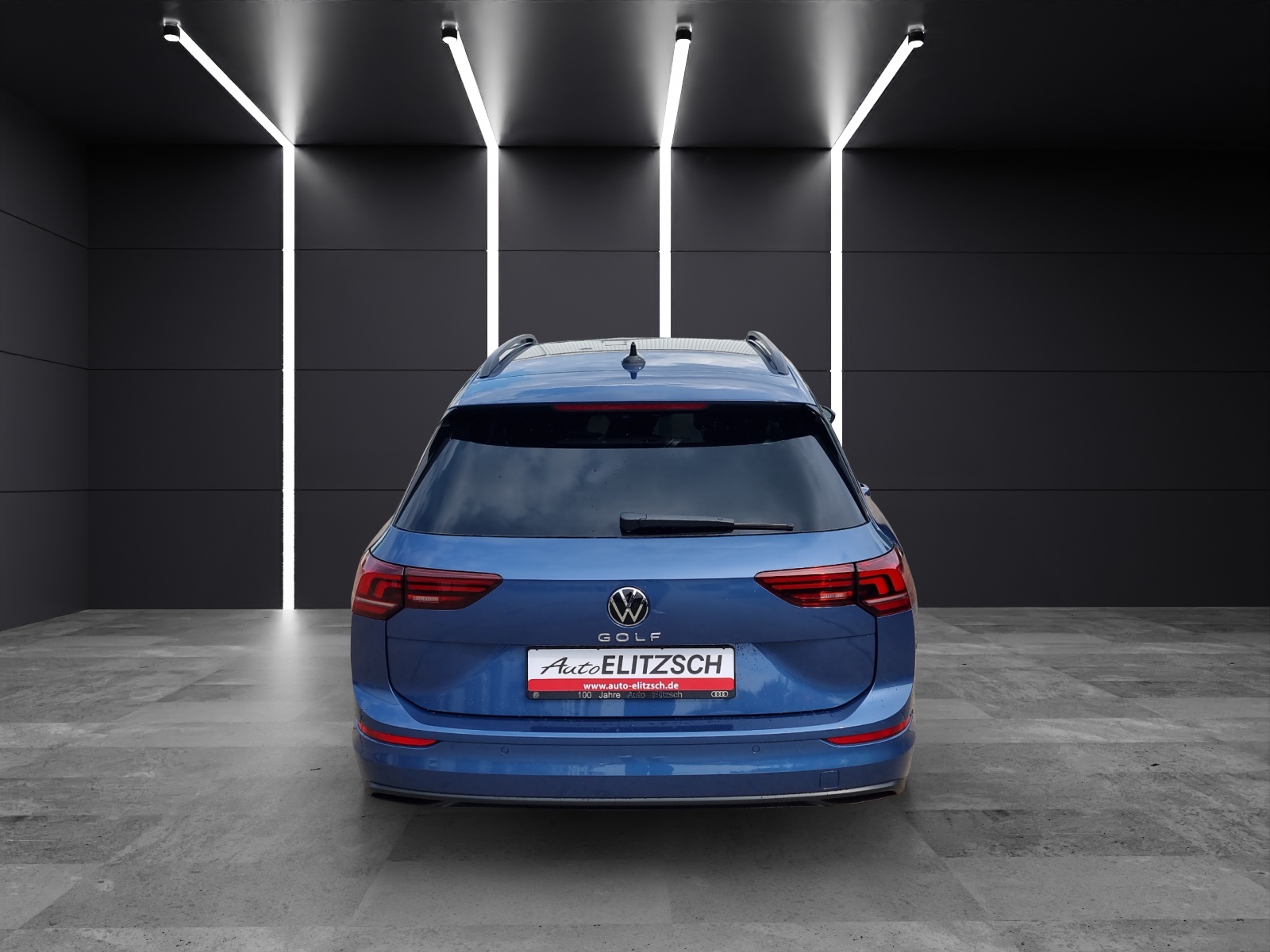 Fahrzeugabbildung Volkswagen Golf VIII Variant TSI LED AHK ACC PDC AID SH LM