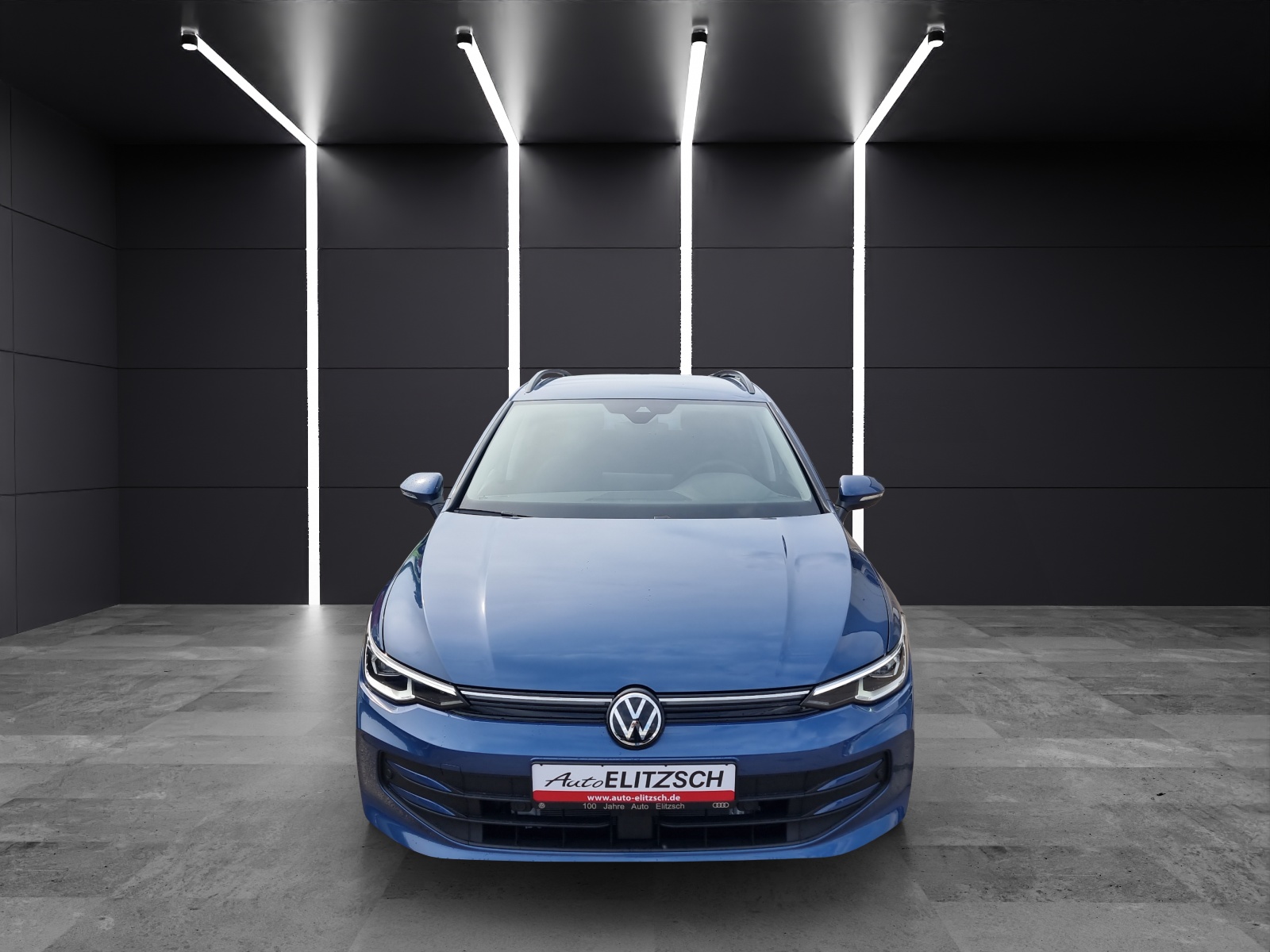 Fahrzeugabbildung Volkswagen Golf VIII Variant TSI LED AHK ACC PDC AID SH LM