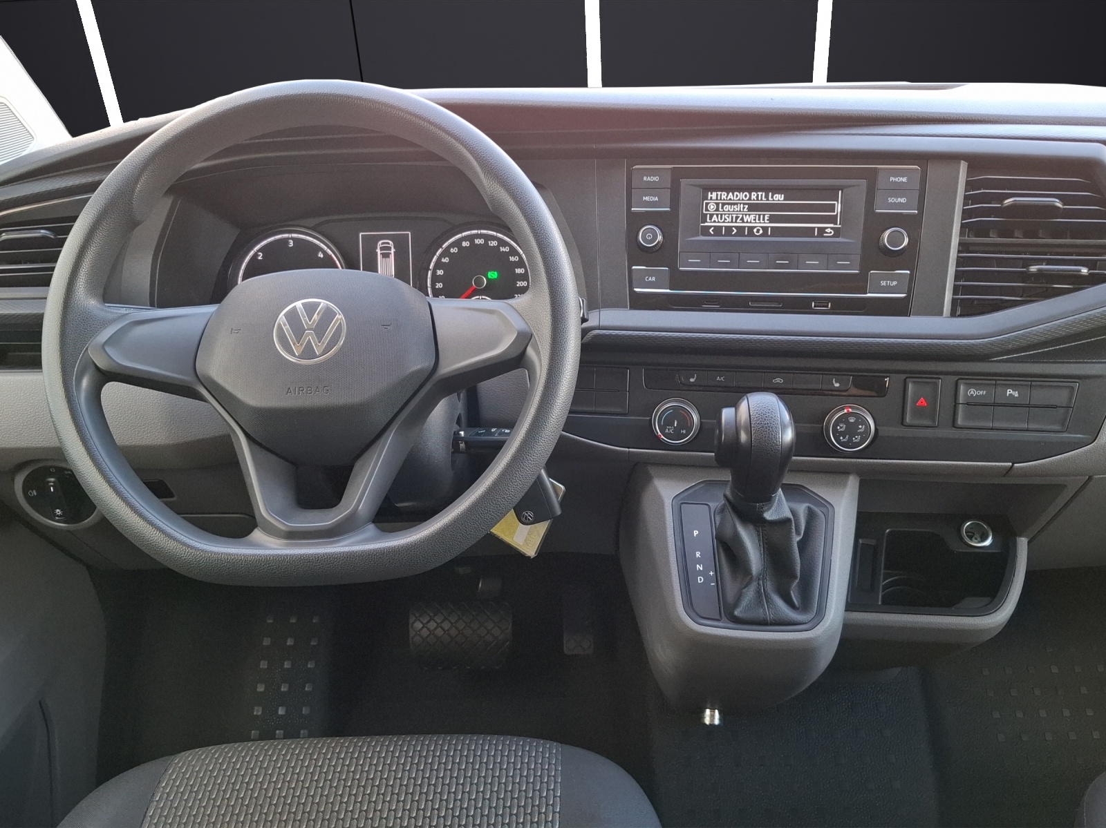Fahrzeugabbildung Volkswagen T6 Kombi T6.1 TDI DSG 5-Si LED AHK Klima GRA PDC SH