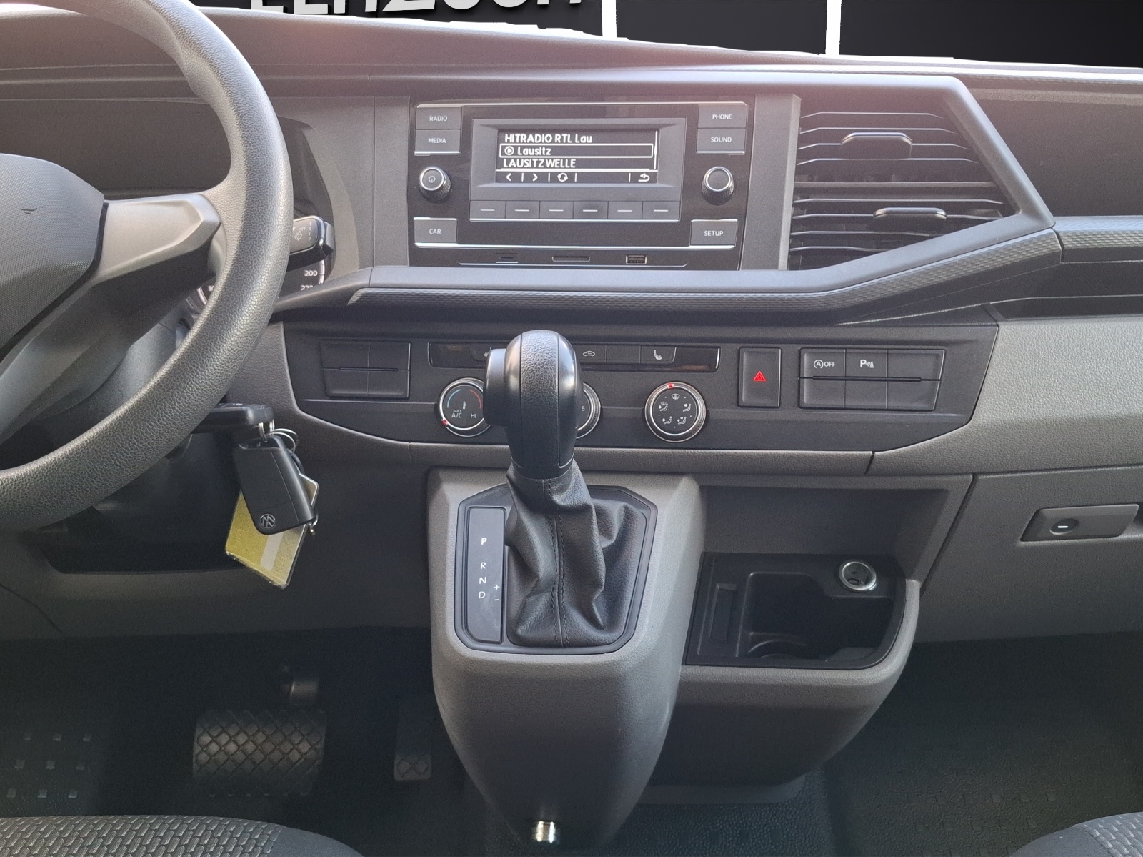 Fahrzeugabbildung Volkswagen T6 Kombi T6.1 TDI DSG 5-Si LED AHK Klima GRA PDC SH