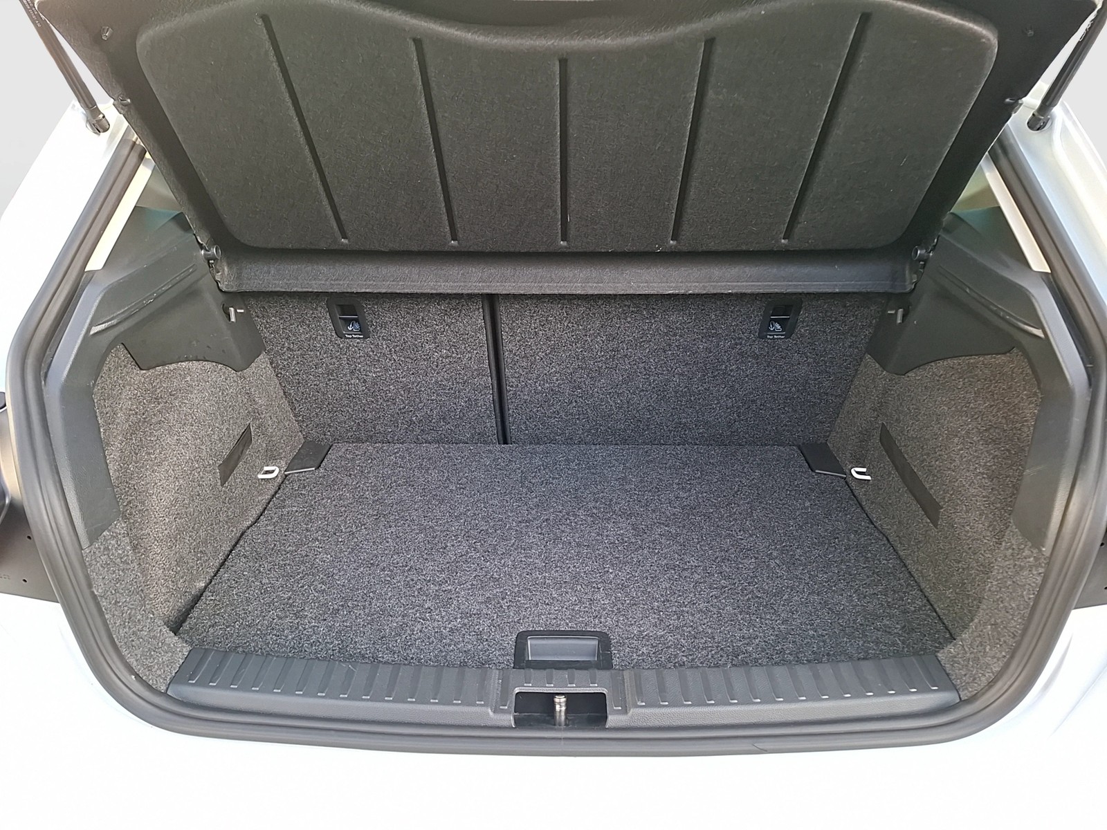 Fahrzeugabbildung SEAT Ibiza TSI Style DSG LED Navi ACC RFK SH