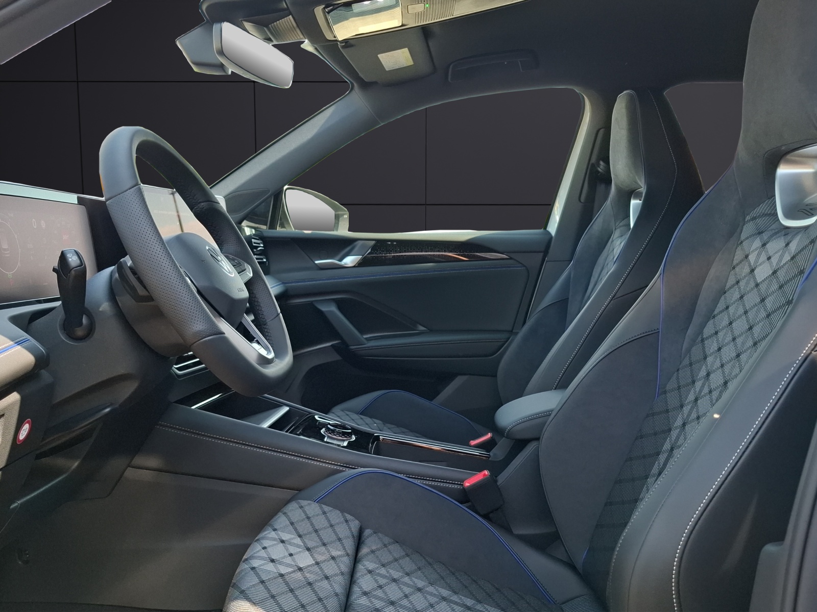 Fahrzeugabbildung Volkswagen Tiguan R-Line-Black-Style TSI 4M DCC