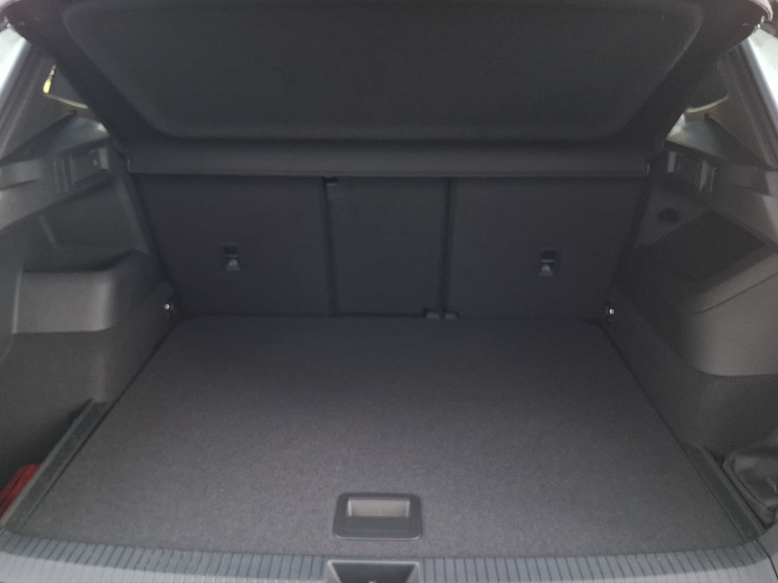 Fahrzeugabbildung Volkswagen Tiguan R-Line-Black-Style TSI 4M DCC