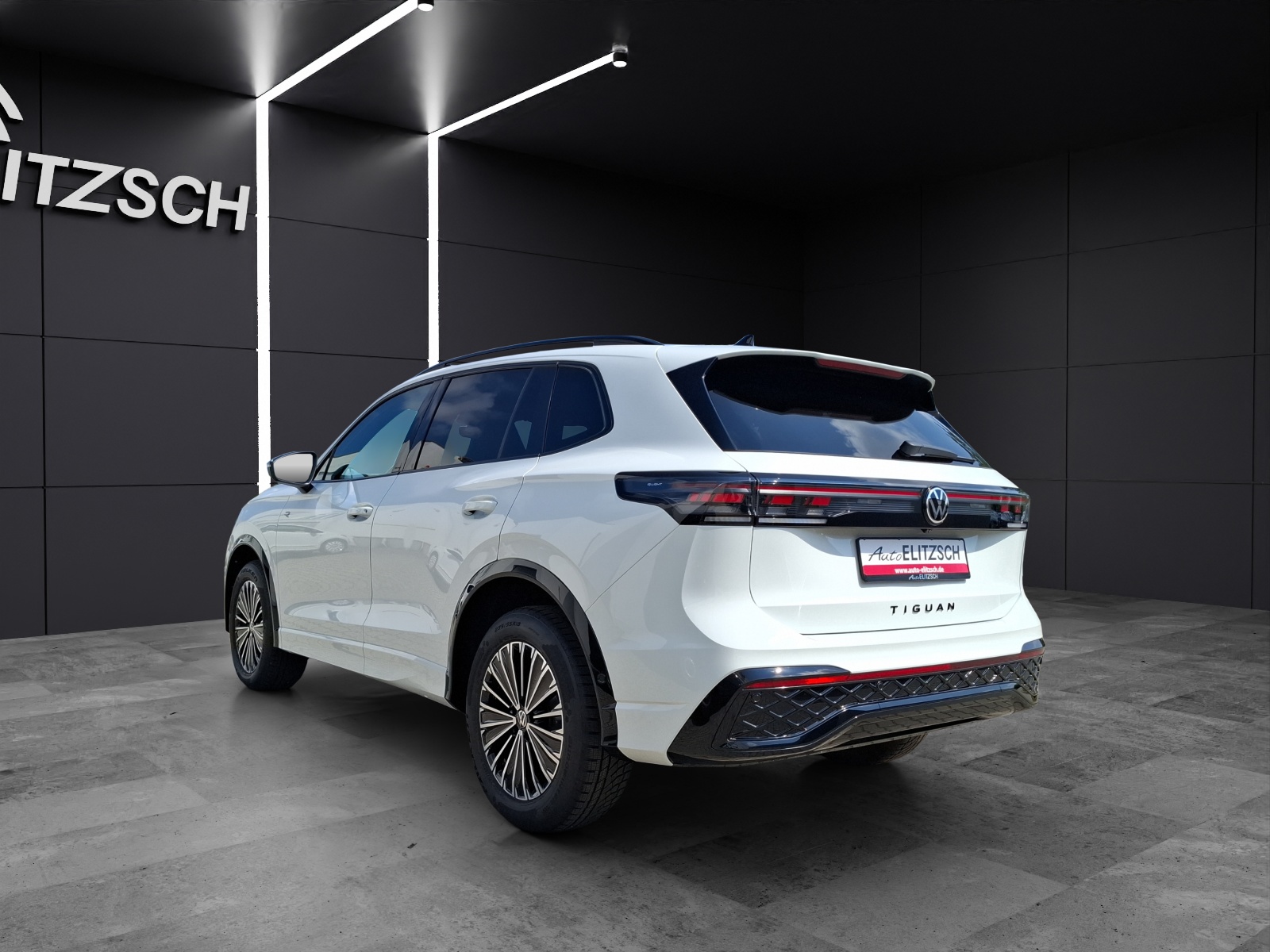 Fahrzeugabbildung Volkswagen Tiguan R-Line-Black-Style TSI 4M DCC