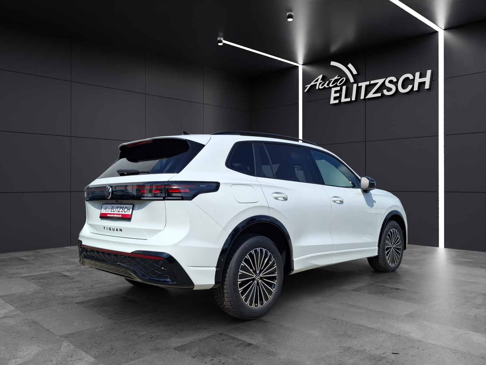 Fahrzeugabbildung Volkswagen Tiguan R-Line-Black-Style TSI 4M DCC