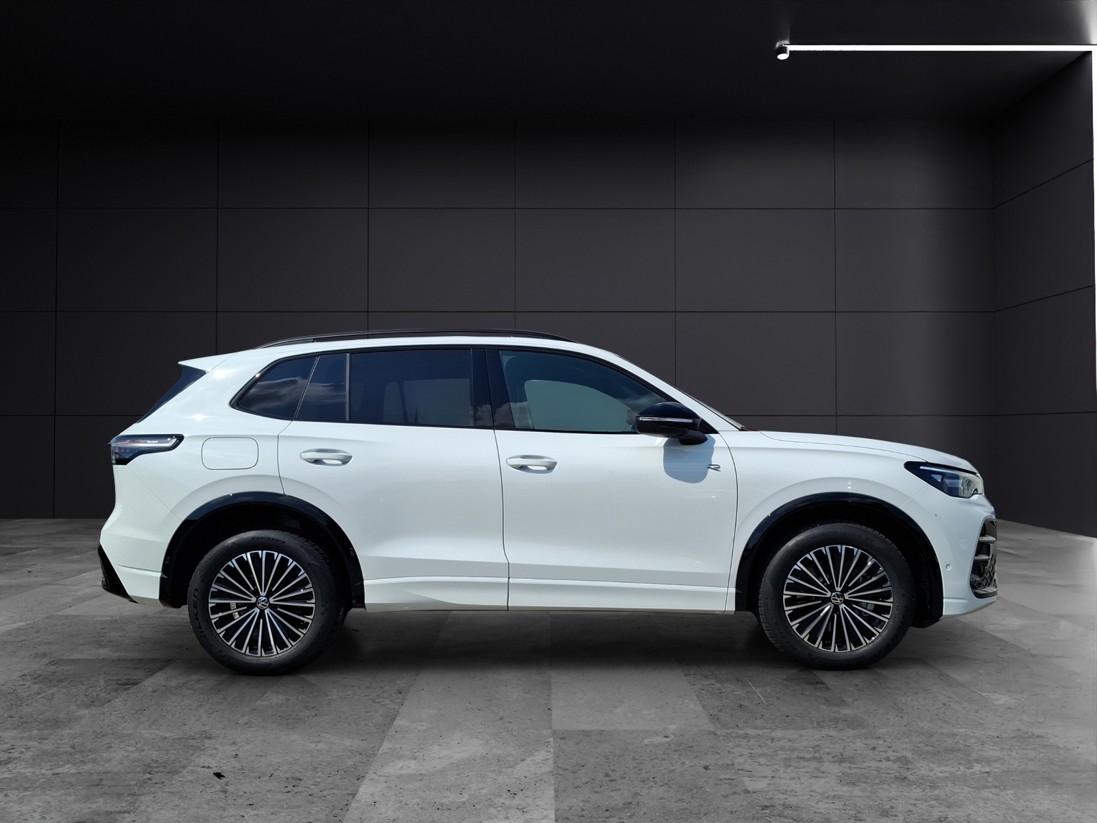 Fahrzeugabbildung Volkswagen Tiguan R-Line-Black-Style TSI 4M DCC