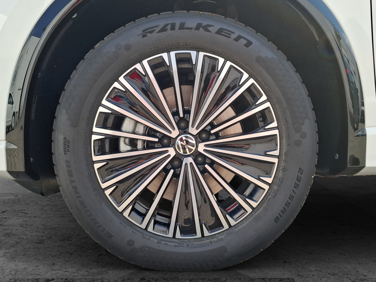Fahrzeugabbildung Volkswagen Tiguan R-Line-Black-Style TSI 4M DCC