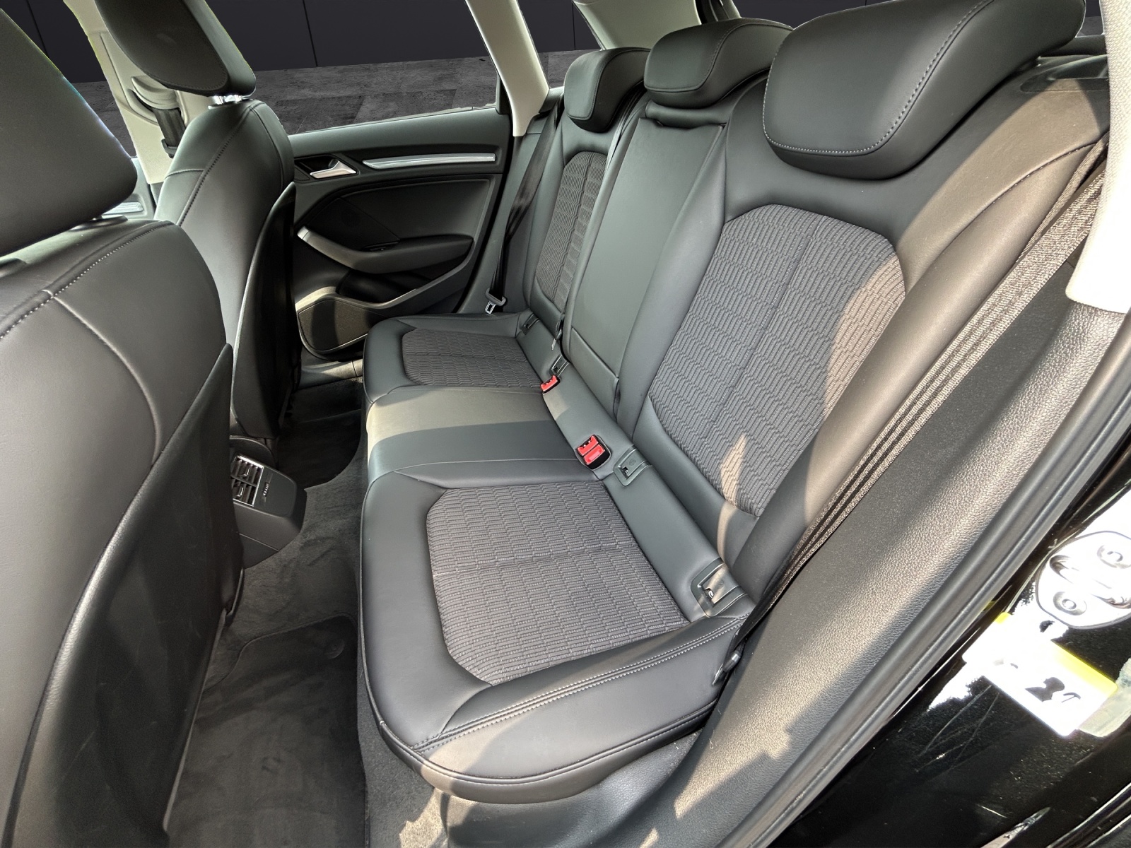 Fahrzeugabbildung Audi A3 Sportback Ambiente TSI DSG AHK XENON NAVI