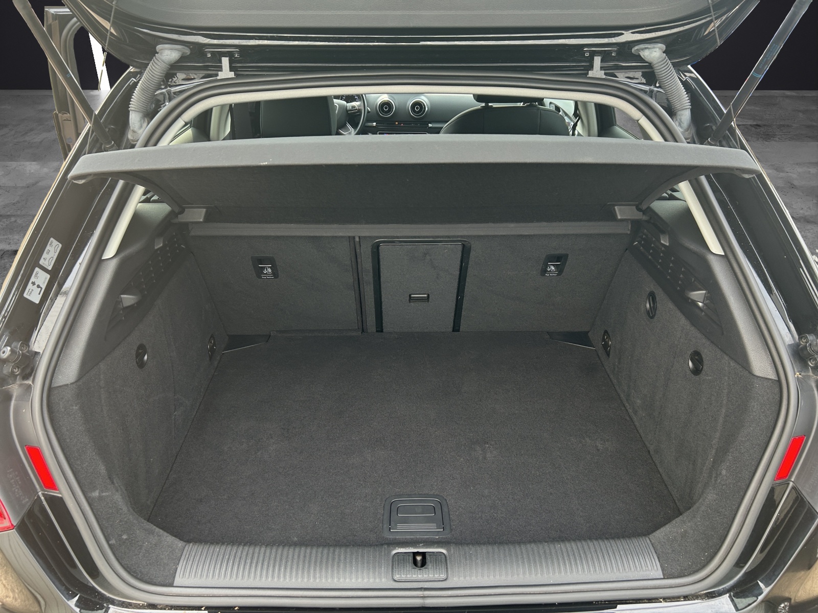 Fahrzeugabbildung Audi A3 Sportback Ambiente TSI DSG AHK XENON NAVI
