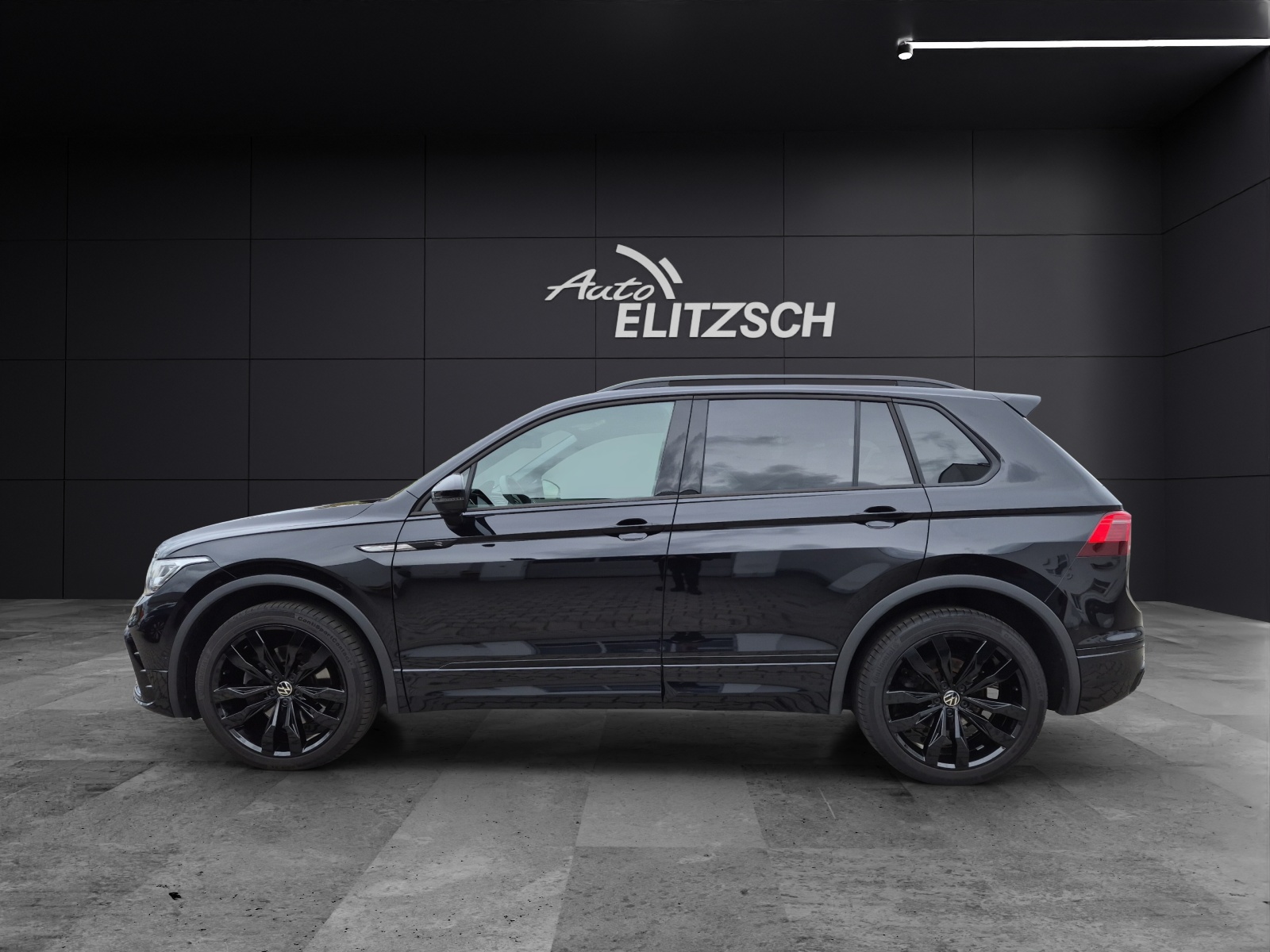 Fahrzeugabbildung Volkswagen Tiguan TDI R-Line DSG 4M Matrix STHZ AHK ACC Navi AID Harman 360° SHZ 20