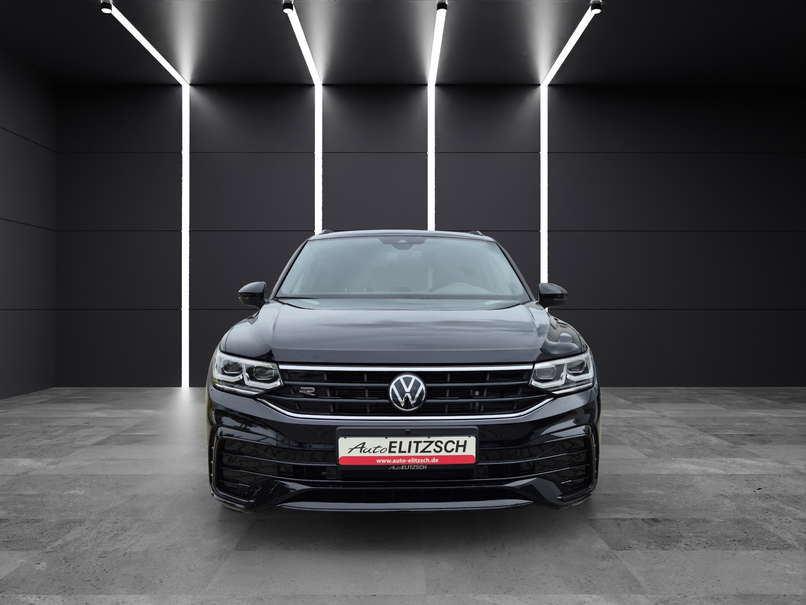 Fahrzeugabbildung Volkswagen Tiguan TDI R-Line DSG 4M Matrix STHZ AHK ACC Navi AID Harman 360° SHZ 20