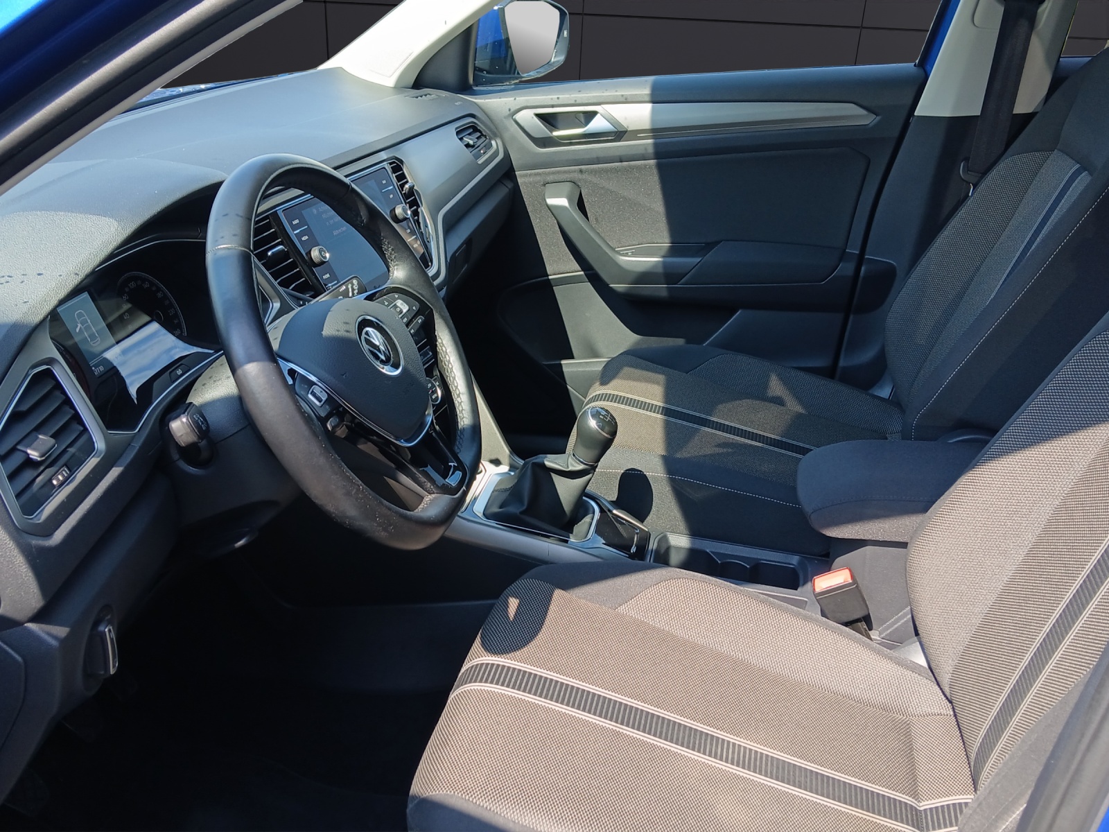 Fahrzeugabbildung Volkswagen T-Roc TSI Style LED AHK Navi ACC RFK SHZ