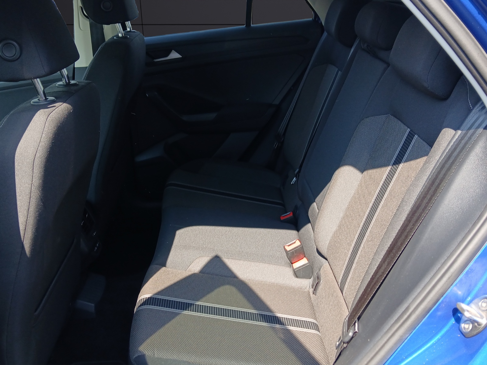 Fahrzeugabbildung Volkswagen T-Roc TSI Style LED AHK Navi ACC RFK SHZ