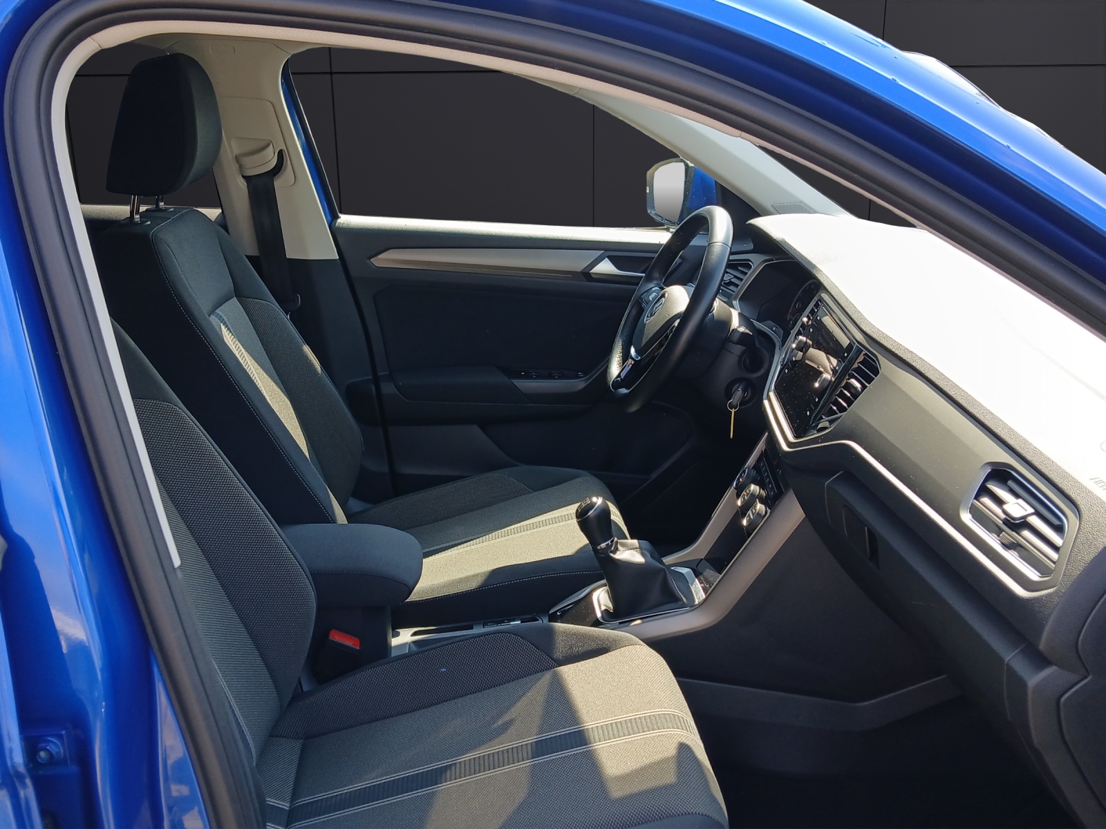 Fahrzeugabbildung Volkswagen T-Roc TSI Style LED AHK Navi ACC RFK SHZ