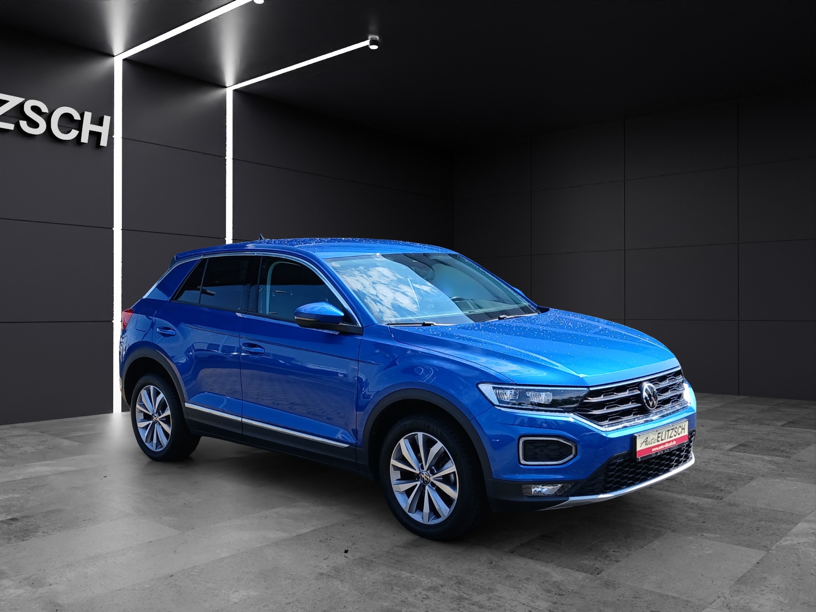Fahrzeugabbildung Volkswagen T-Roc TSI Style LED AHK Navi ACC RFK SHZ