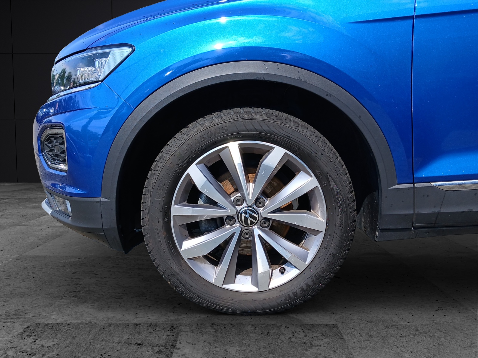 Fahrzeugabbildung Volkswagen T-Roc TSI Style LED AHK Navi ACC RFK SHZ