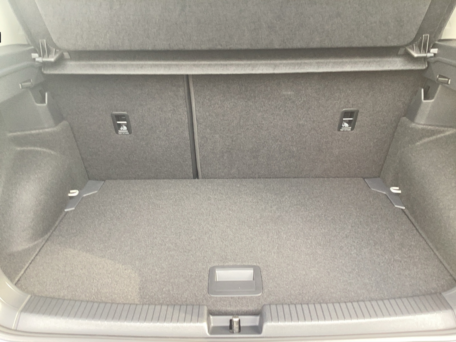 Fahrzeugabbildung Volkswagen T-Cross DSG Energy AHZV RearView ReadyToDiscover