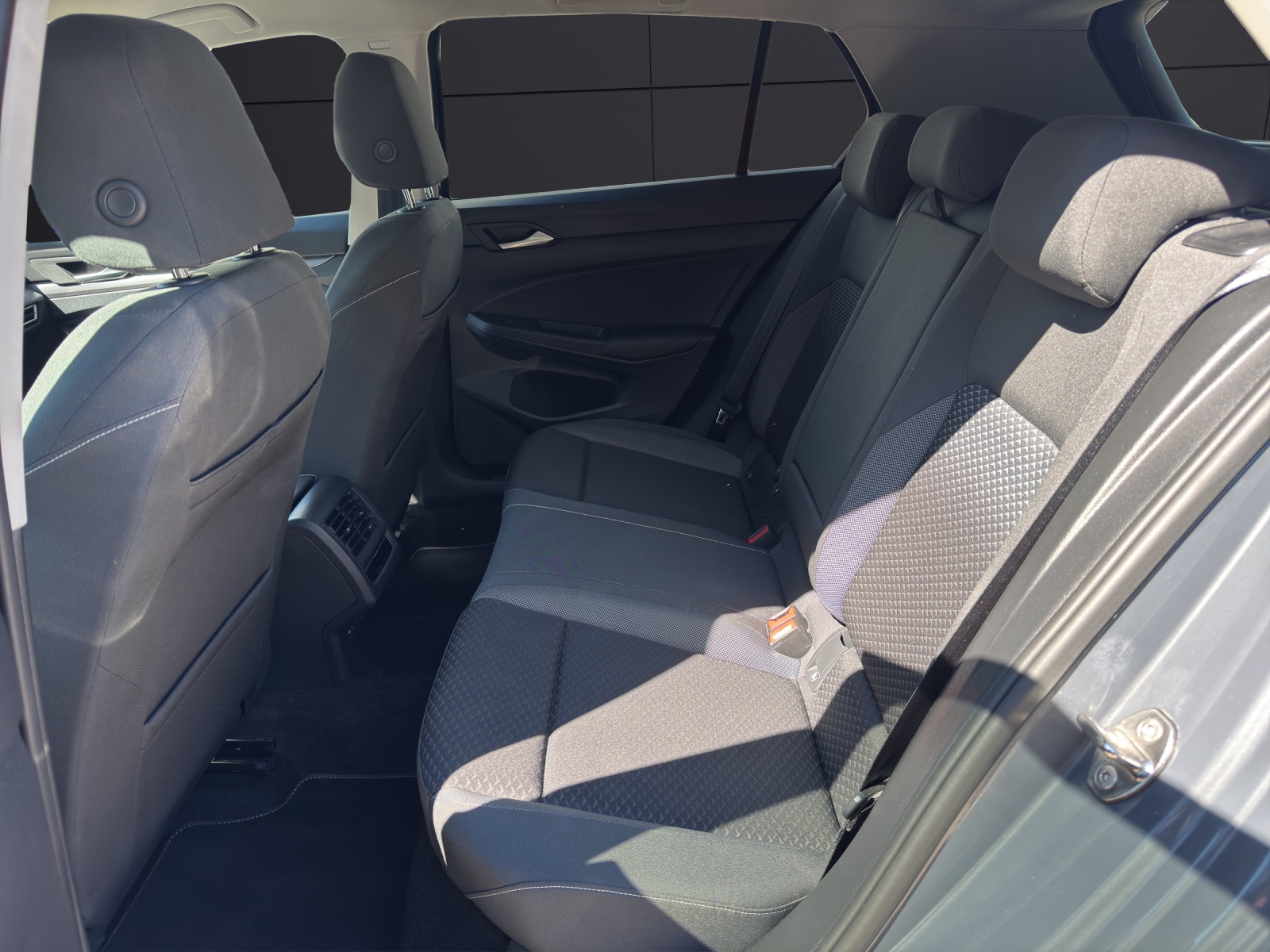Fahrzeugabbildung Volkswagen Golf VIII Active TDI DSG LED ACC SHZ PDC NAVI AMBIENTE KLIMA