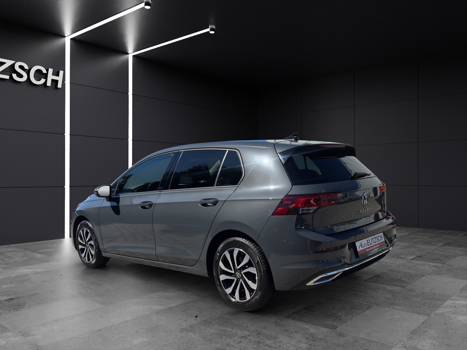 Fahrzeugabbildung Volkswagen Golf VIII Active TDI DSG LED ACC SHZ PDC NAVI AMBIENTE KLIMA