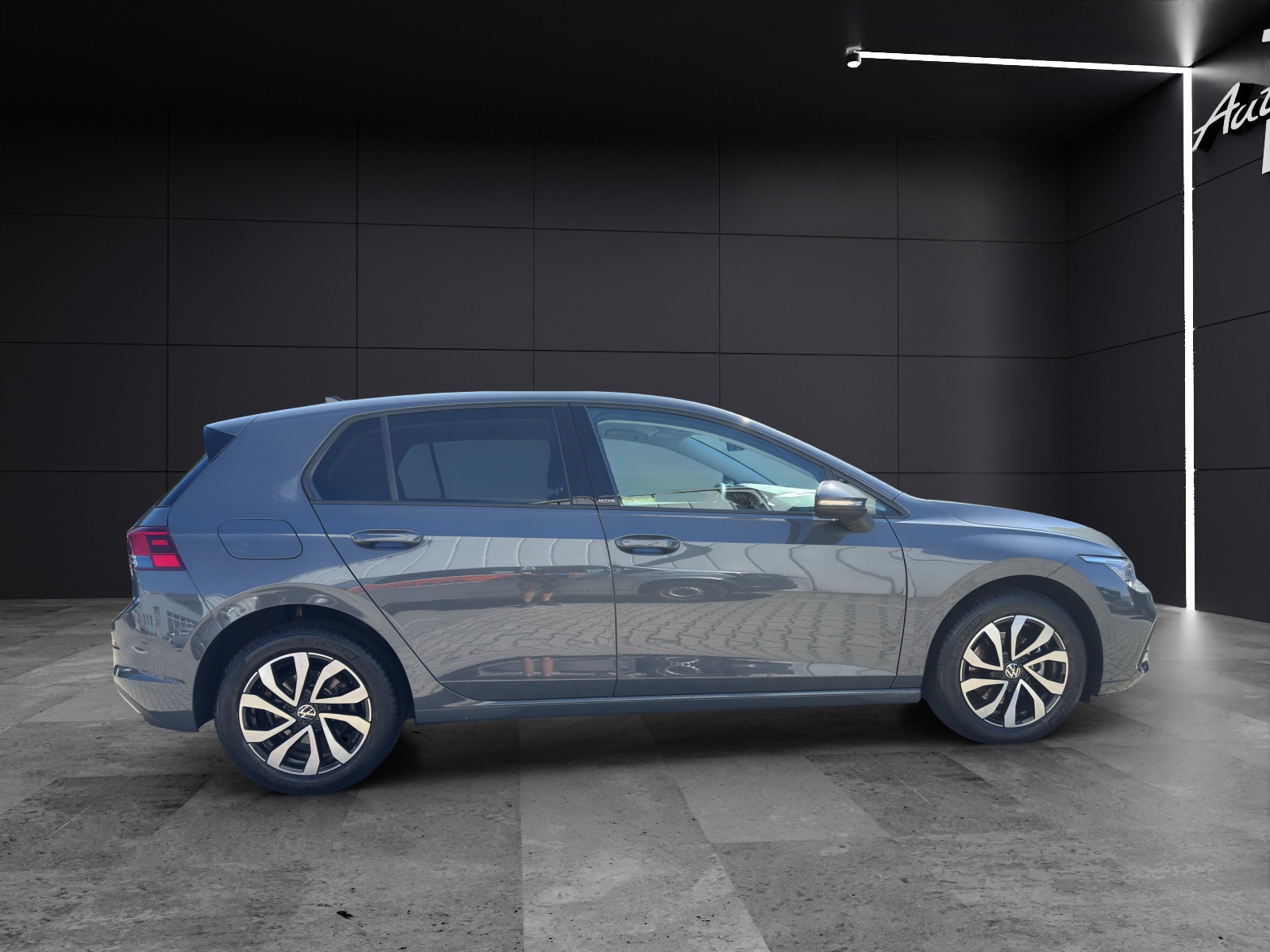 Fahrzeugabbildung Volkswagen Golf VIII Active TDI DSG LED ACC SHZ PDC NAVI AMBIENTE KLIMA