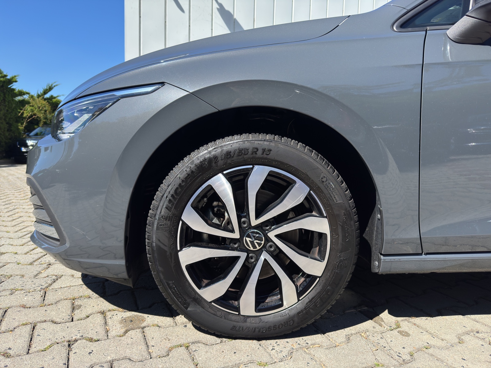 Fahrzeugabbildung Volkswagen Golf VIII Active TDI DSG LED ACC SHZ PDC NAVI AMBIENTE KLIMA