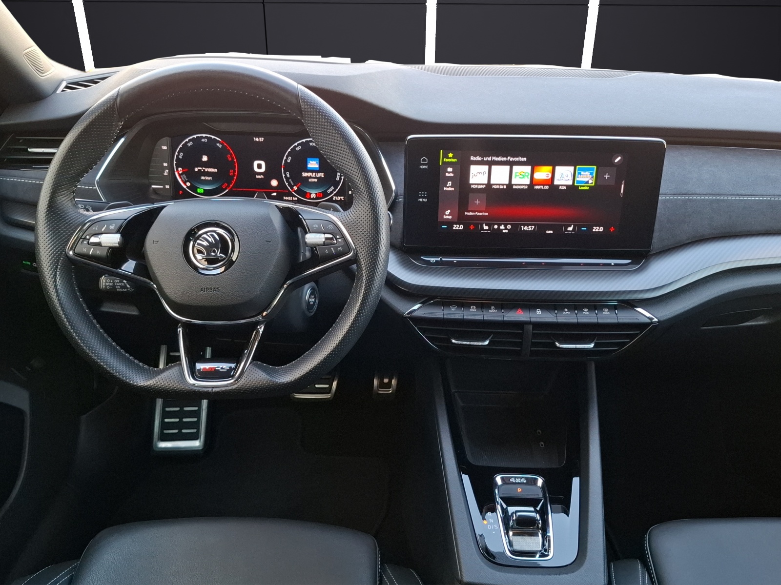 Fahrzeugabbildung SKODA Octavia Combi TDI RS Plus 4x4 Matrix Navi HUD AID ACC RFK SH 19