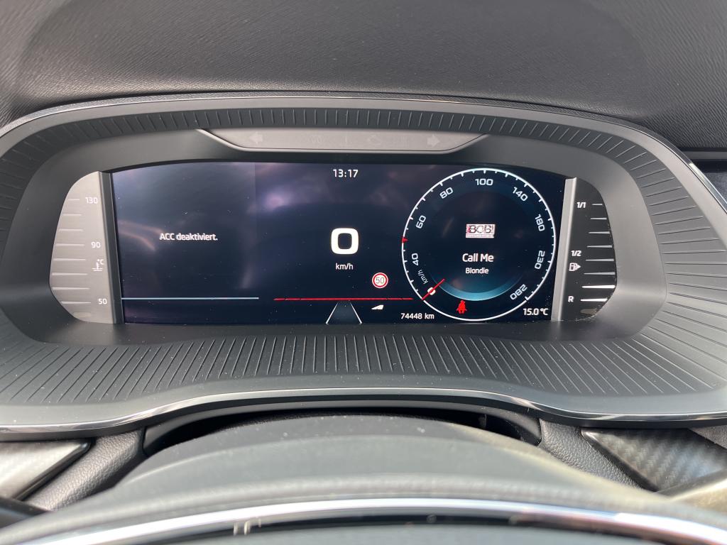 Fahrzeugabbildung SKODA Octavia Combi TDI RS Plus DSG 4x4 Matrix Navi HUD AID ACC RFK SH 19