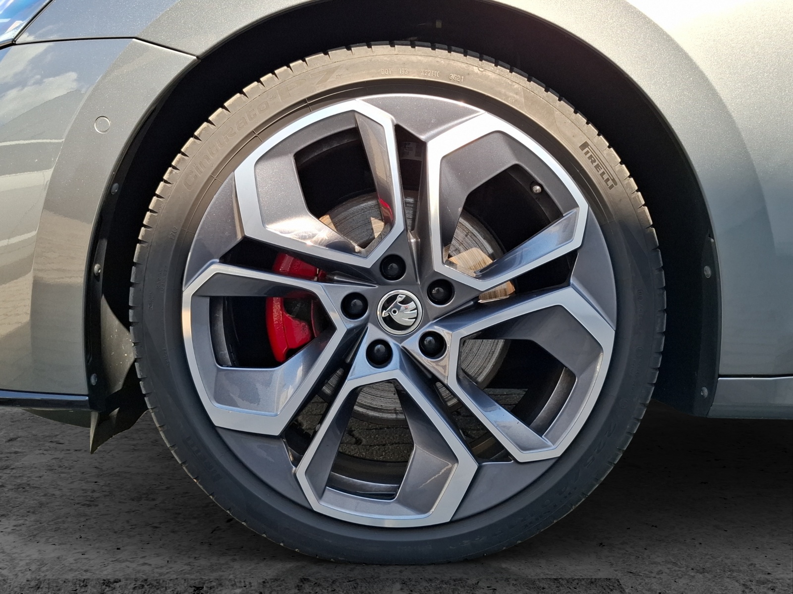 Fahrzeugabbildung SKODA Octavia Combi TDI RS Plus 4x4 Matrix Navi HUD AID ACC RFK SH 19