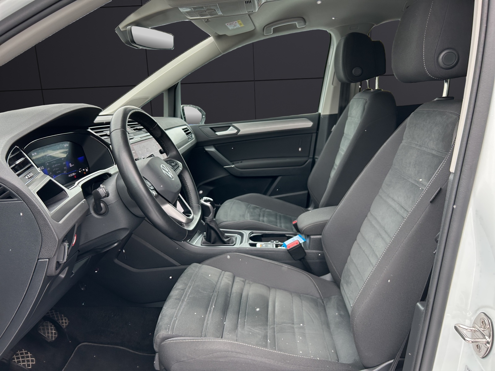 Fahrzeugabbildung Volkswagen Touran Comfortline TDI LED ACC STH SH Massage Climatronic Navi