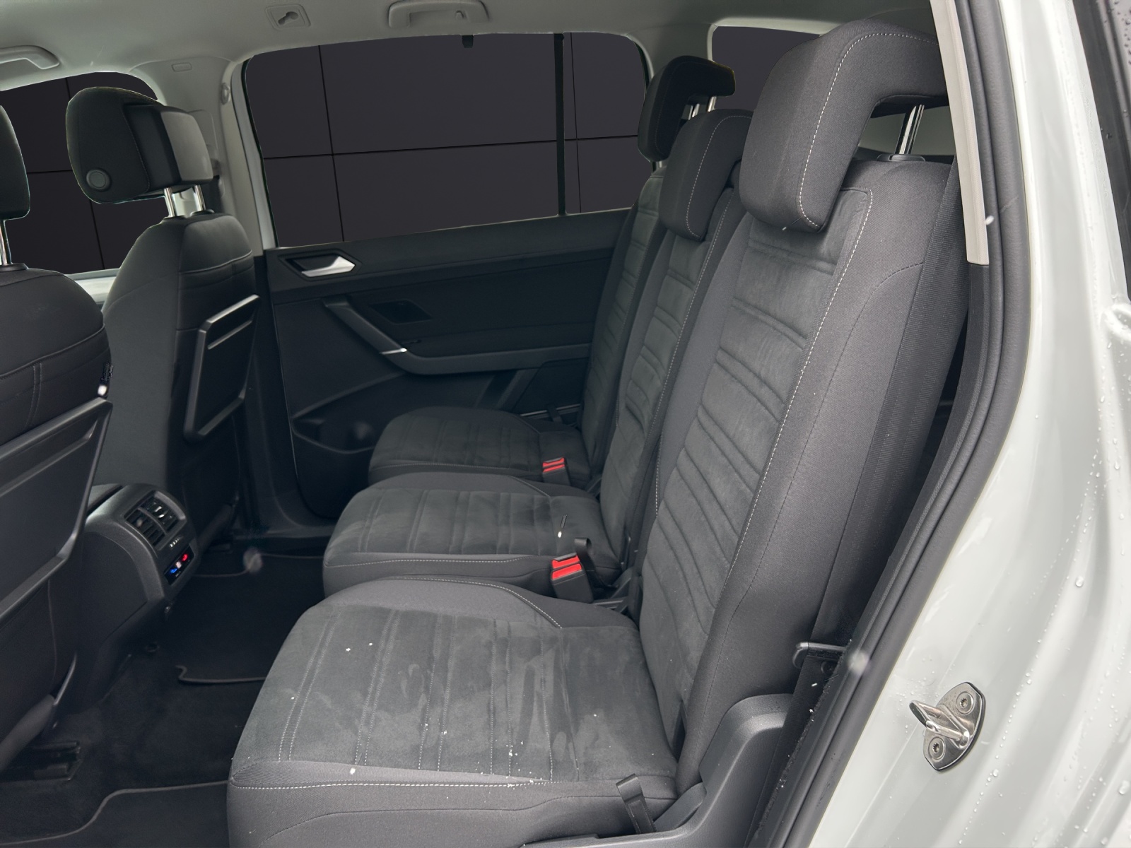 Fahrzeugabbildung Volkswagen Touran Comfortline TDI LED ACC STH SH Massage Climatronic Navi