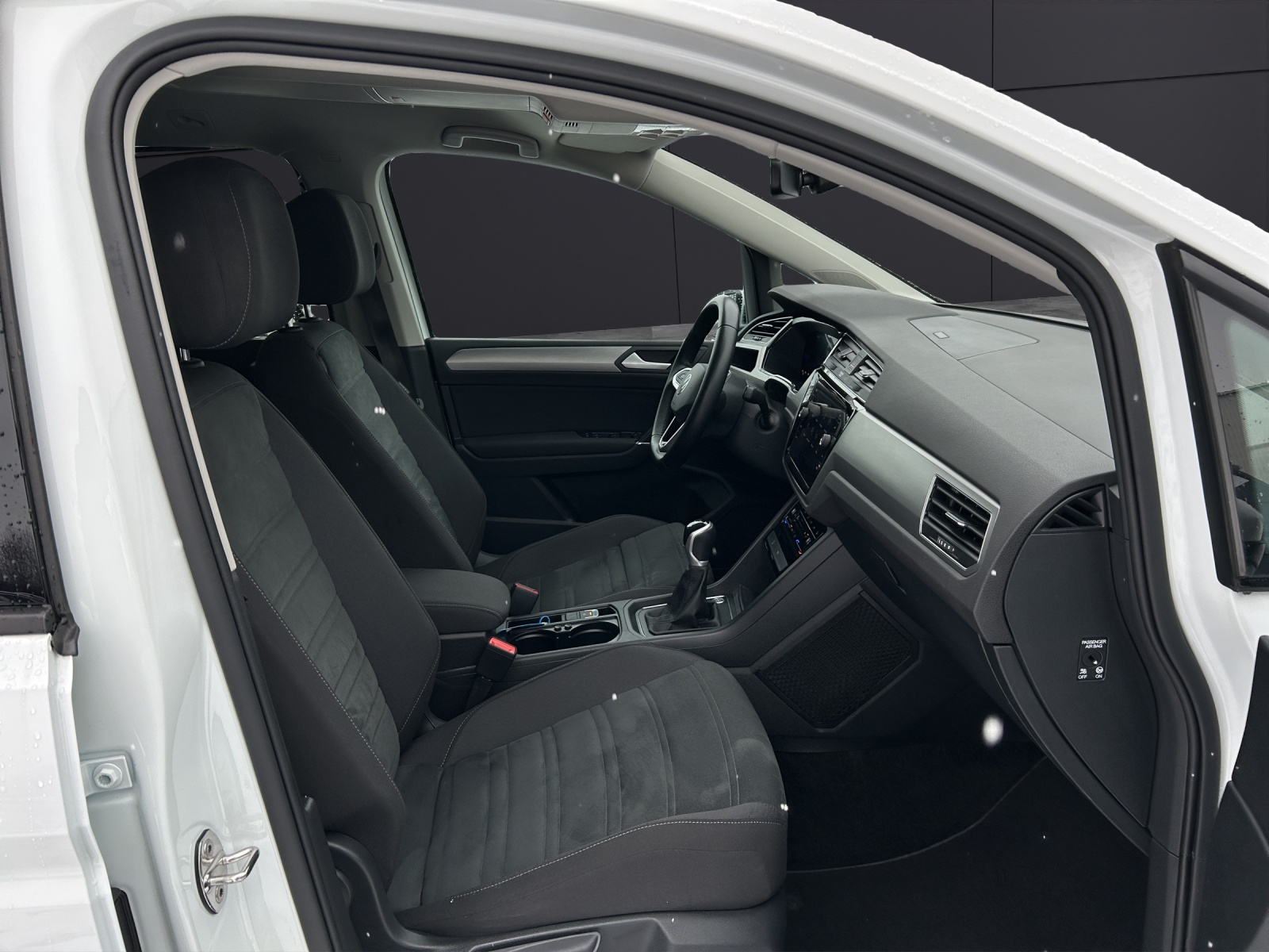 Fahrzeugabbildung Volkswagen Touran Comfortline TDI LED ACC STH SH Massage Climatronic Navi