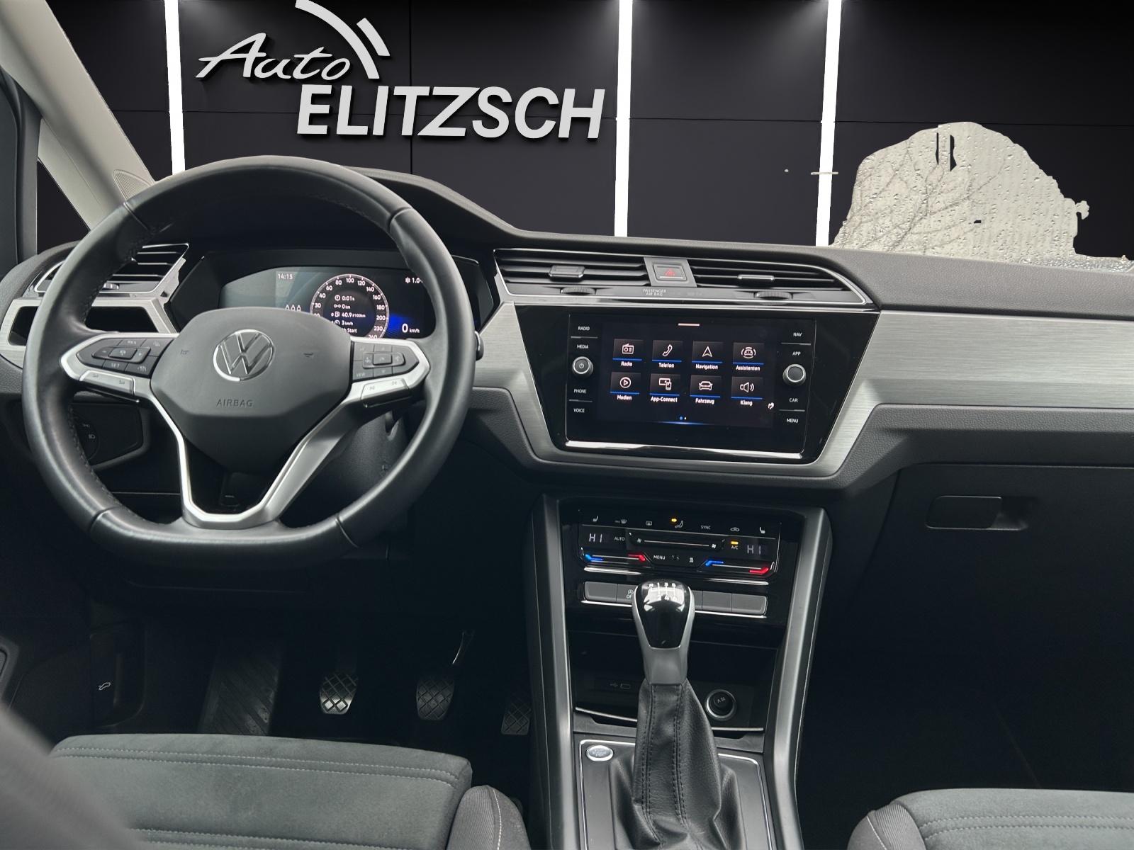 Fahrzeugabbildung Volkswagen Touran Comfortline TDI LED ACC STH SH Massage Climatronic Navi