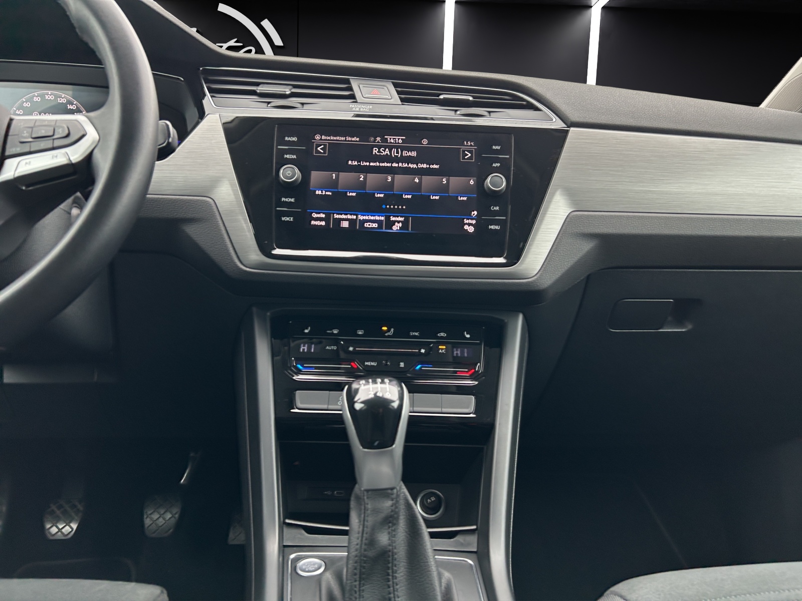 Fahrzeugabbildung Volkswagen Touran Comfortline TDI LED ACC STH SH Massage Climatronic Navi