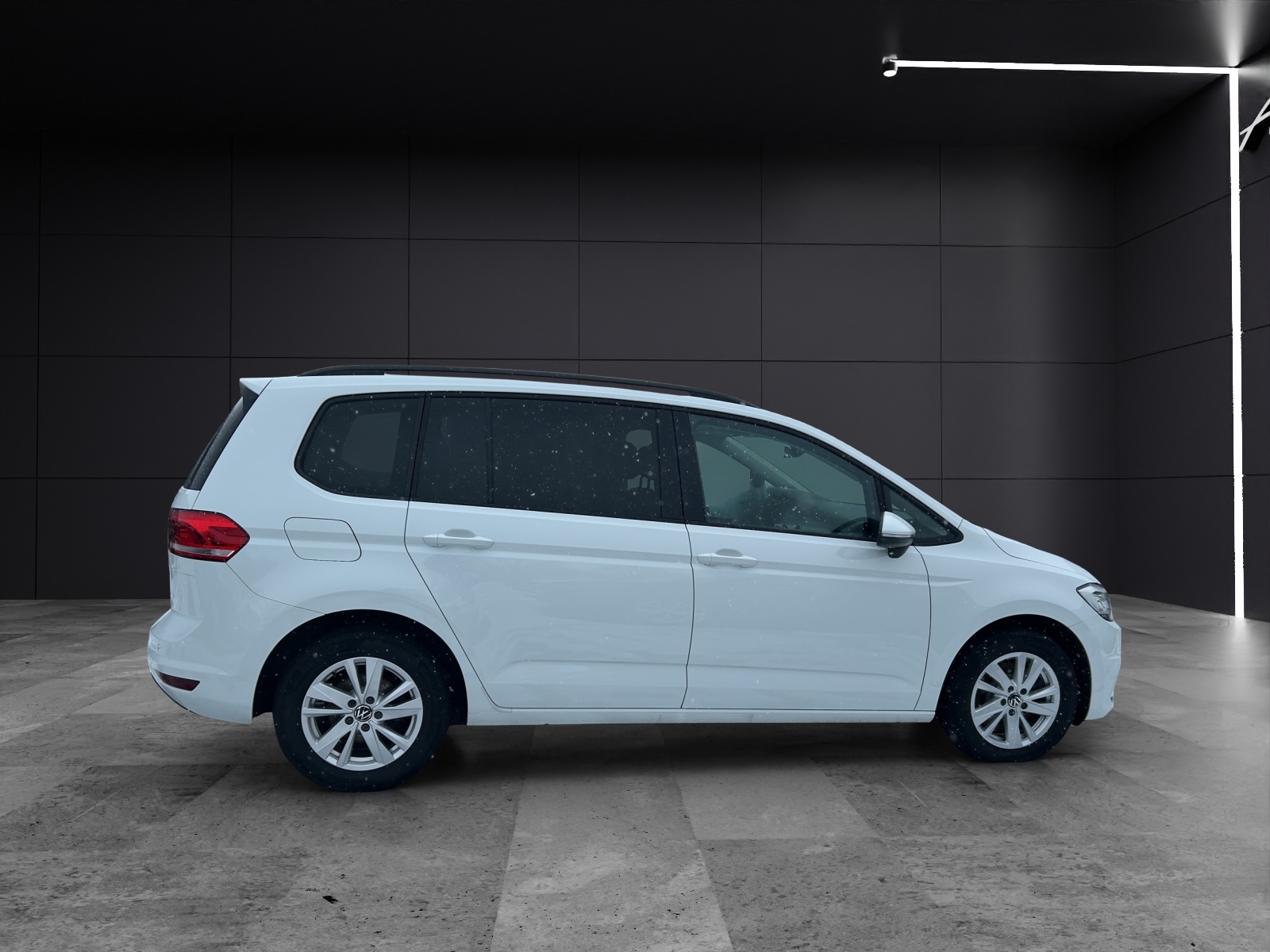 Fahrzeugabbildung Volkswagen Touran Comfortline TDI LED ACC STH SH Massage Climatronic Navi