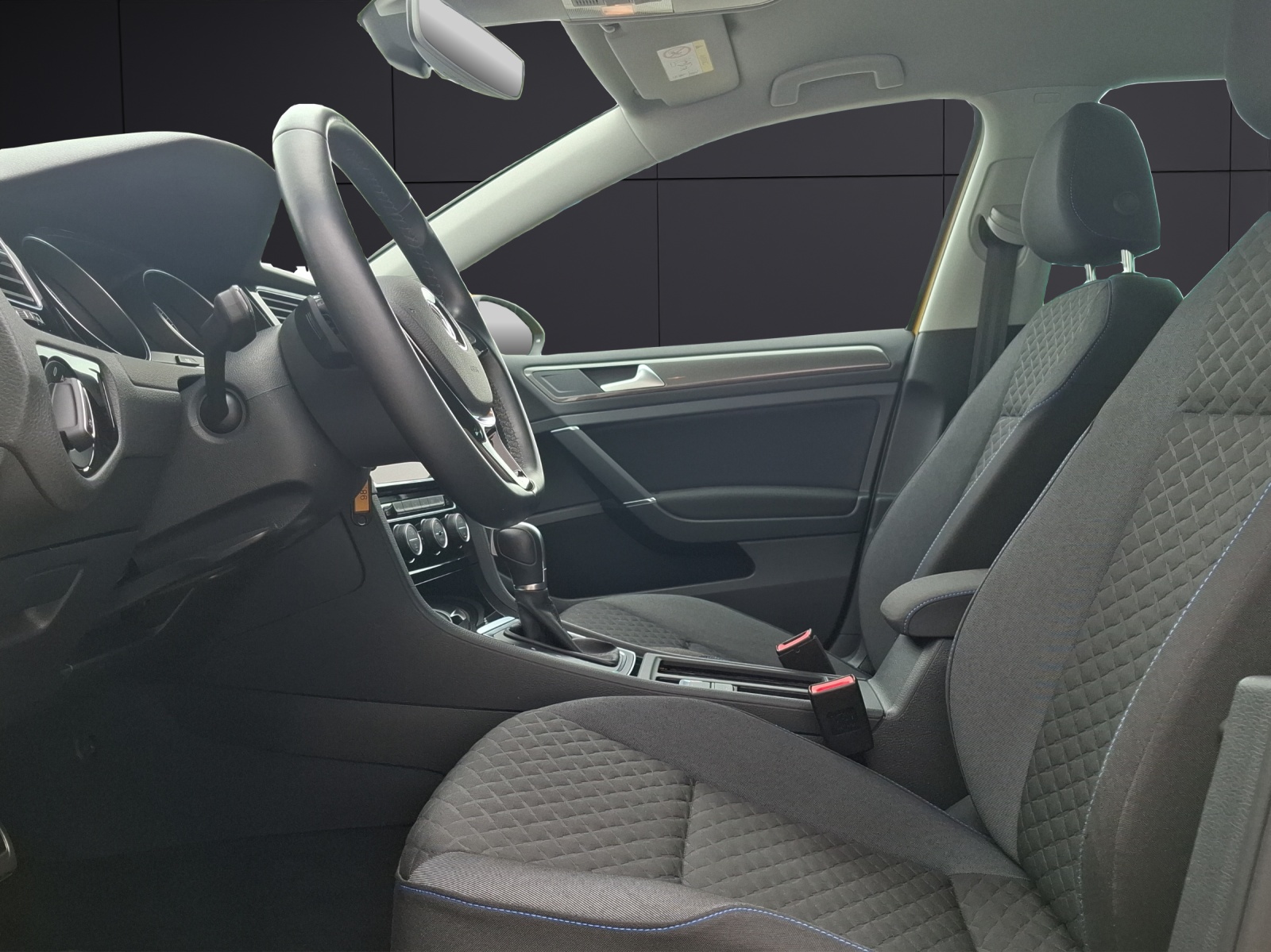Fahrzeugabbildung Volkswagen Golf VII Variant TSI Join DSG LED AHK Navi ACC PDC SH