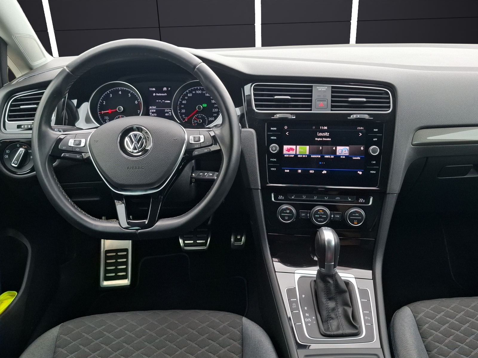Fahrzeugabbildung Volkswagen Golf VII Variant TSI Join DSG LED AHK Navi ACC PDC SH