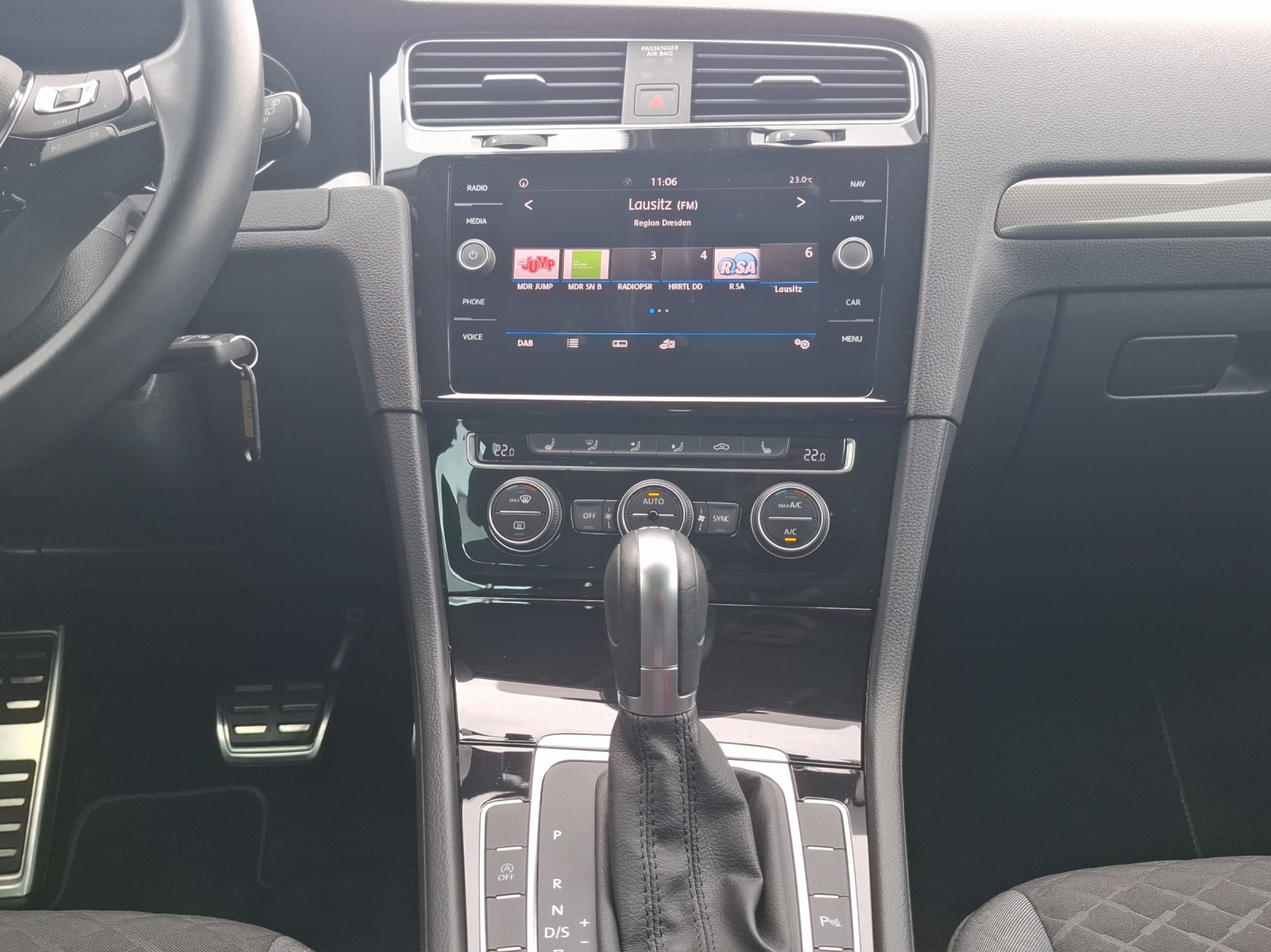 Fahrzeugabbildung Volkswagen Golf VII Variant TSI Join DSG LED AHK Navi ACC PDC SH