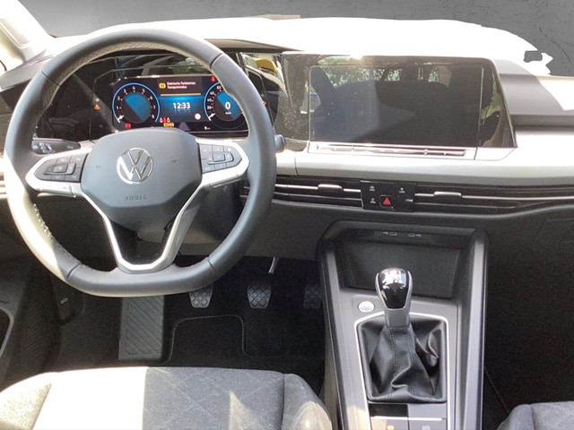 Fahrzeugabbildung Volkswagen Golf VIII Variant TSI Life LED Navi AID ACC PDC SHZ