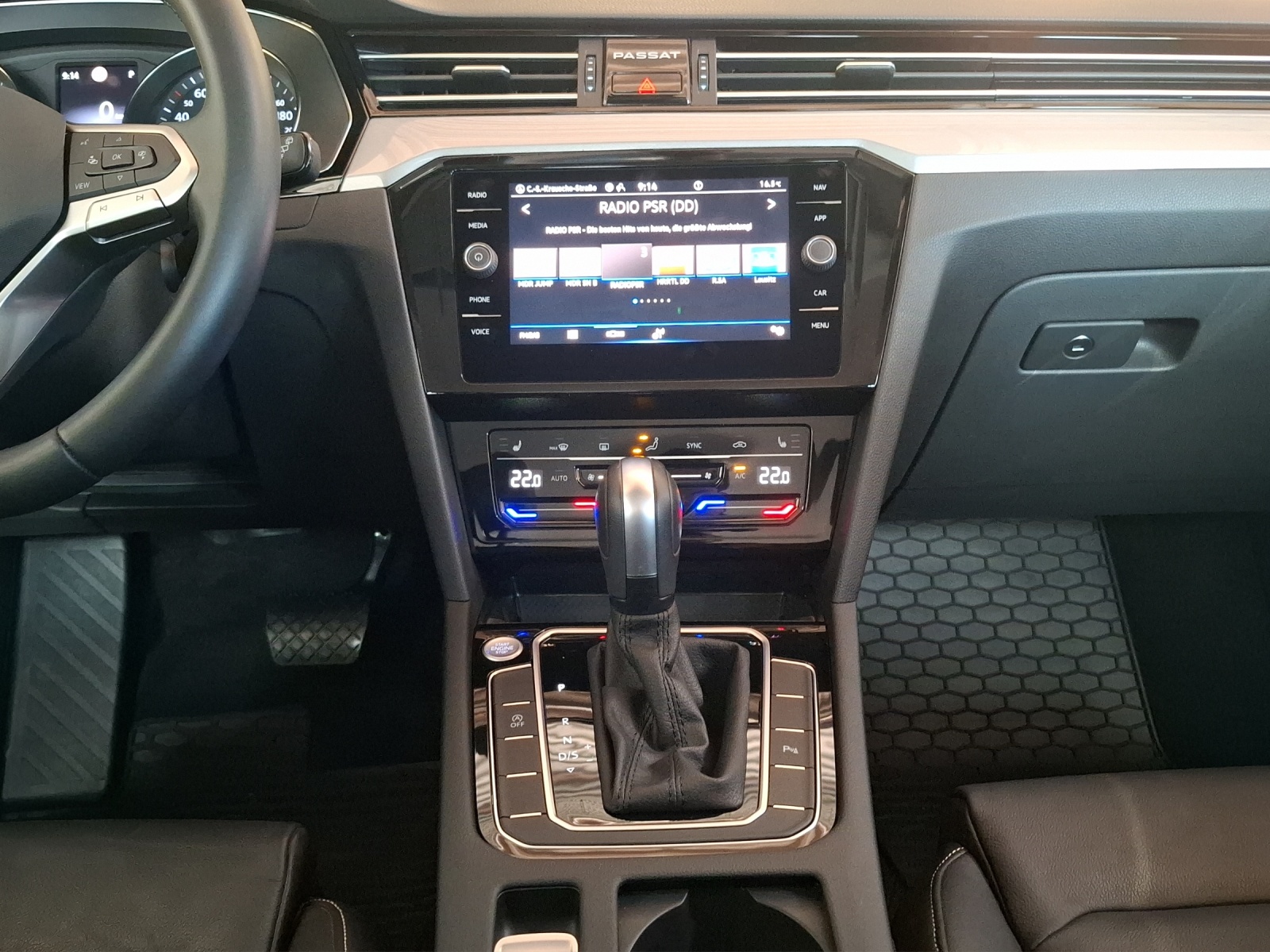 Fahrzeugabbildung Volkswagen Passat Variant TDI Business DSG LED Navi ACC RFK SH