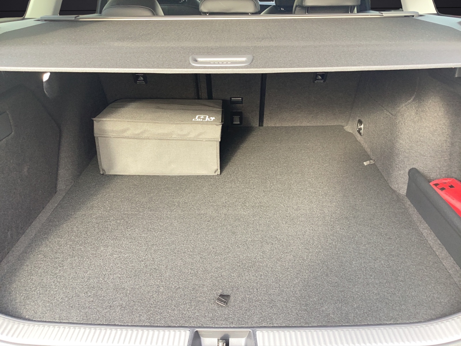 Fahrzeugabbildung Volkswagen Passat Variant Business AHZV LED DAB+ ACC