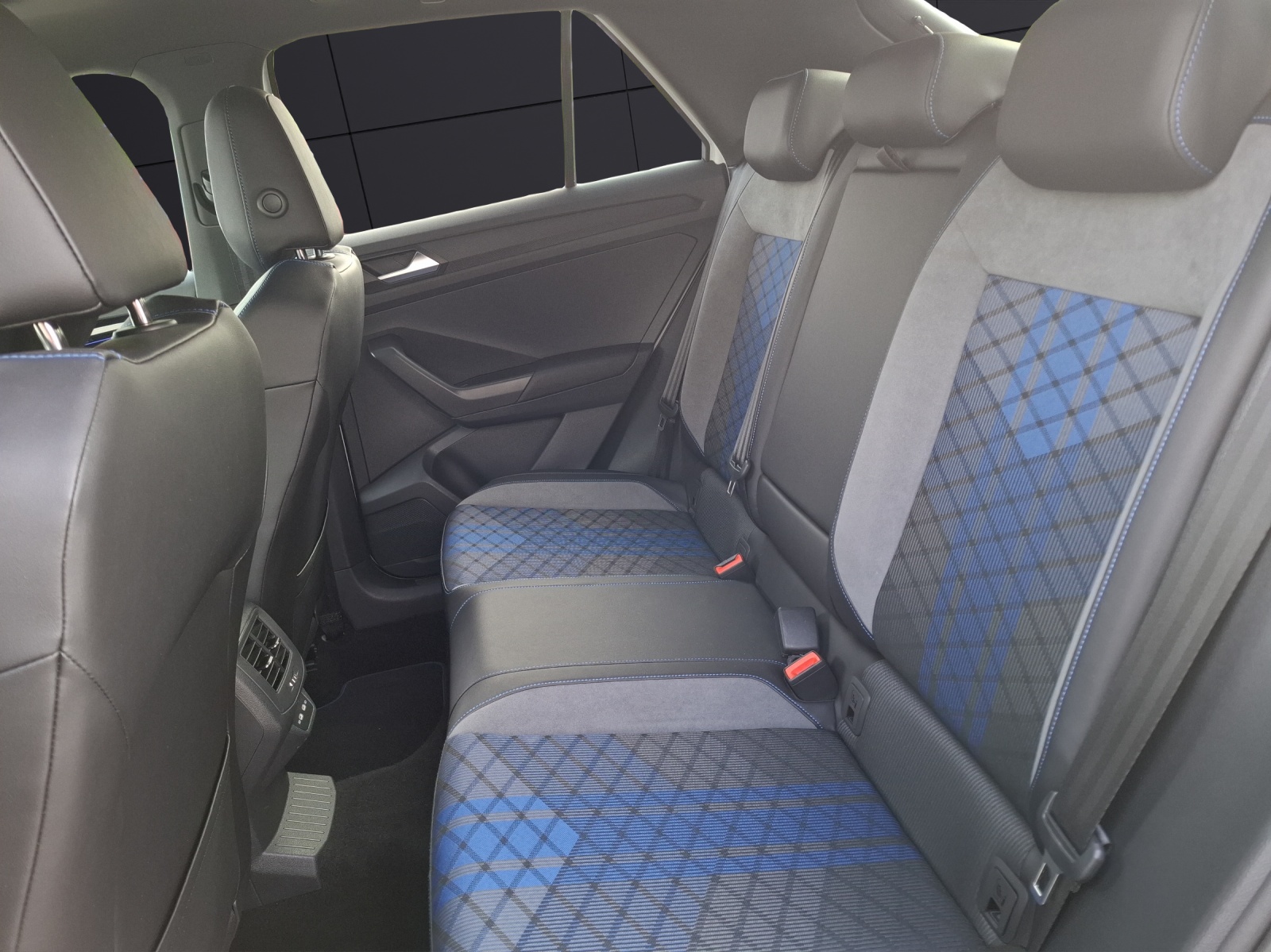 Fahrzeugabbildung Volkswagen T-Roc R 4M Matrix Navi Akrapovic Pano AID ACC RFK 19