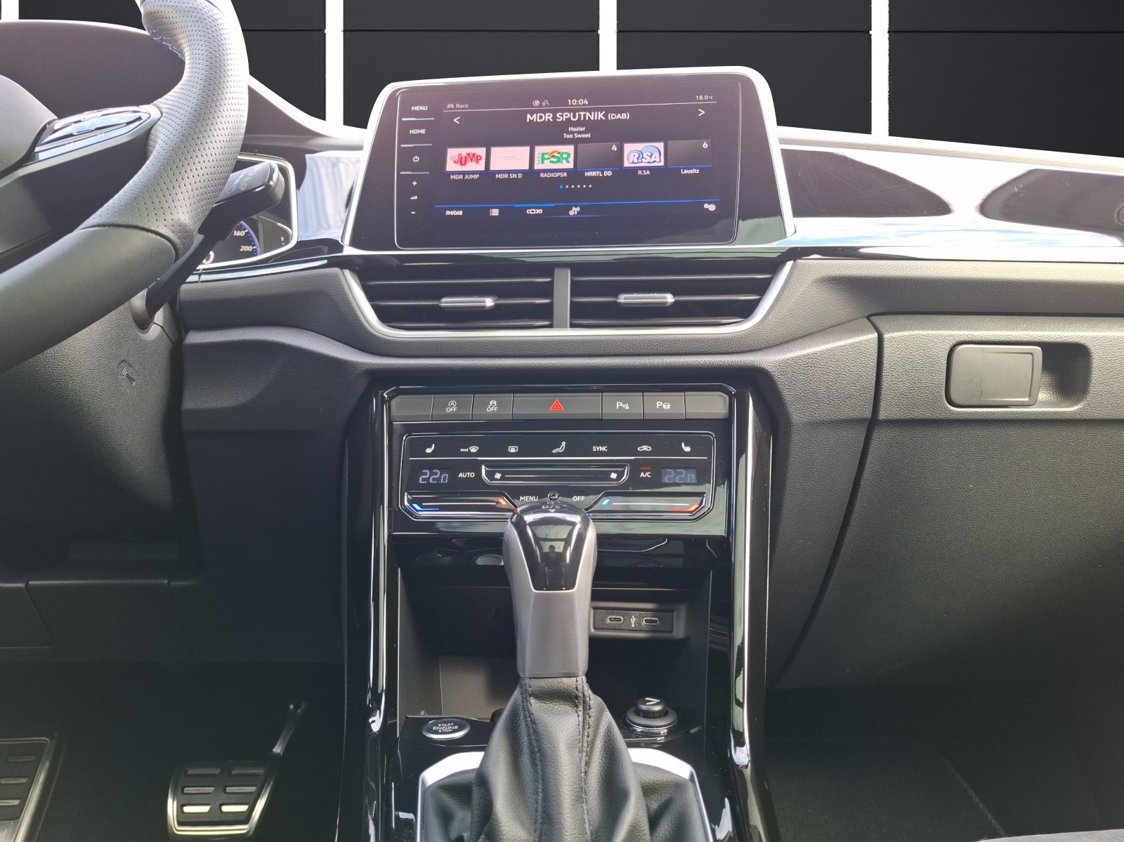 Fahrzeugabbildung Volkswagen T-Roc R 4M Matrix Navi Akrapovic Pano AID ACC RFK 19