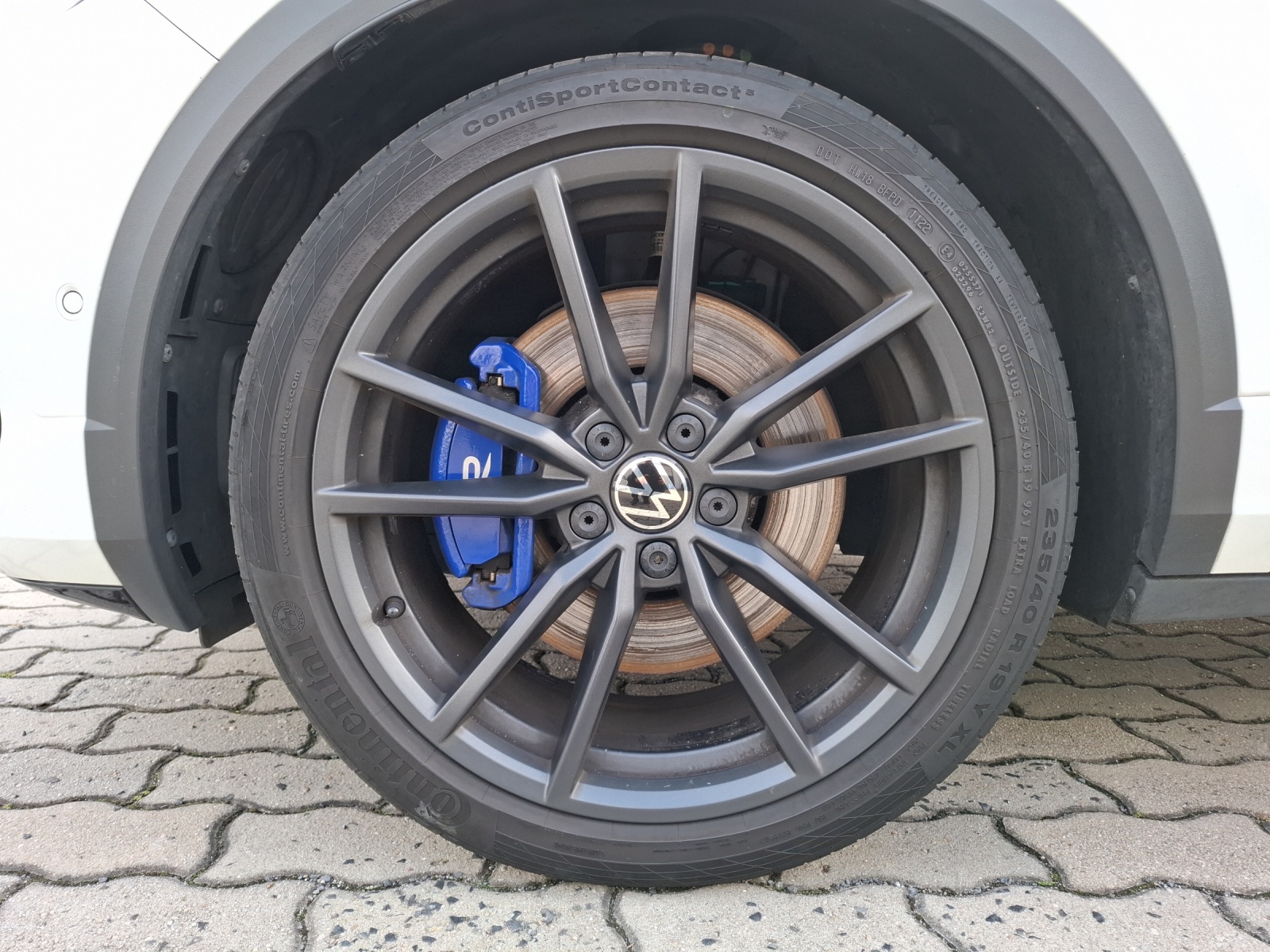 Fahrzeugabbildung Volkswagen T-Roc R 4M Matrix Navi Akrapovic Pano AID ACC RFK 19