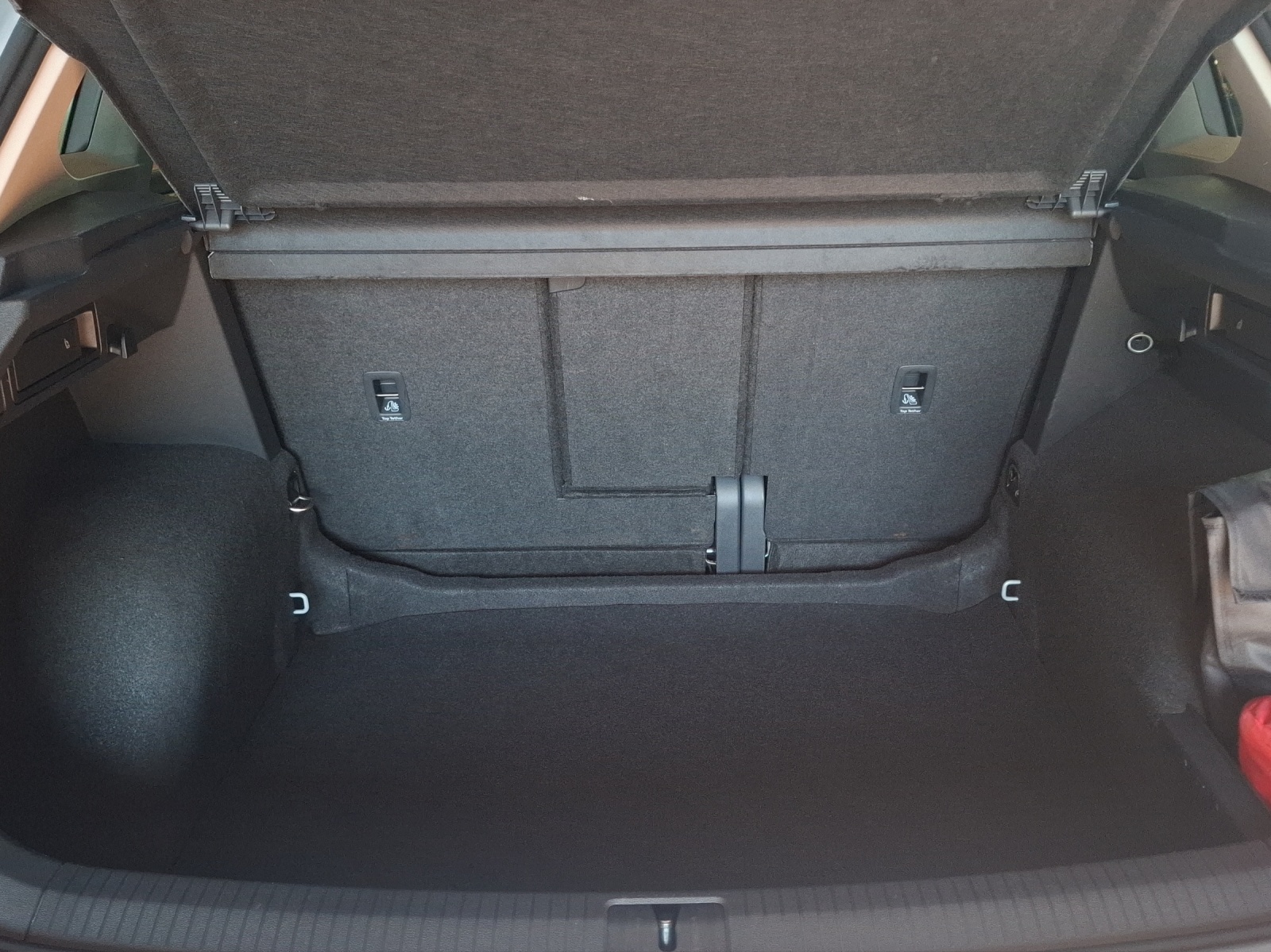 Fahrzeugabbildung Volkswagen Tiguan TSI Life LED Navi ACC PDC SHZ