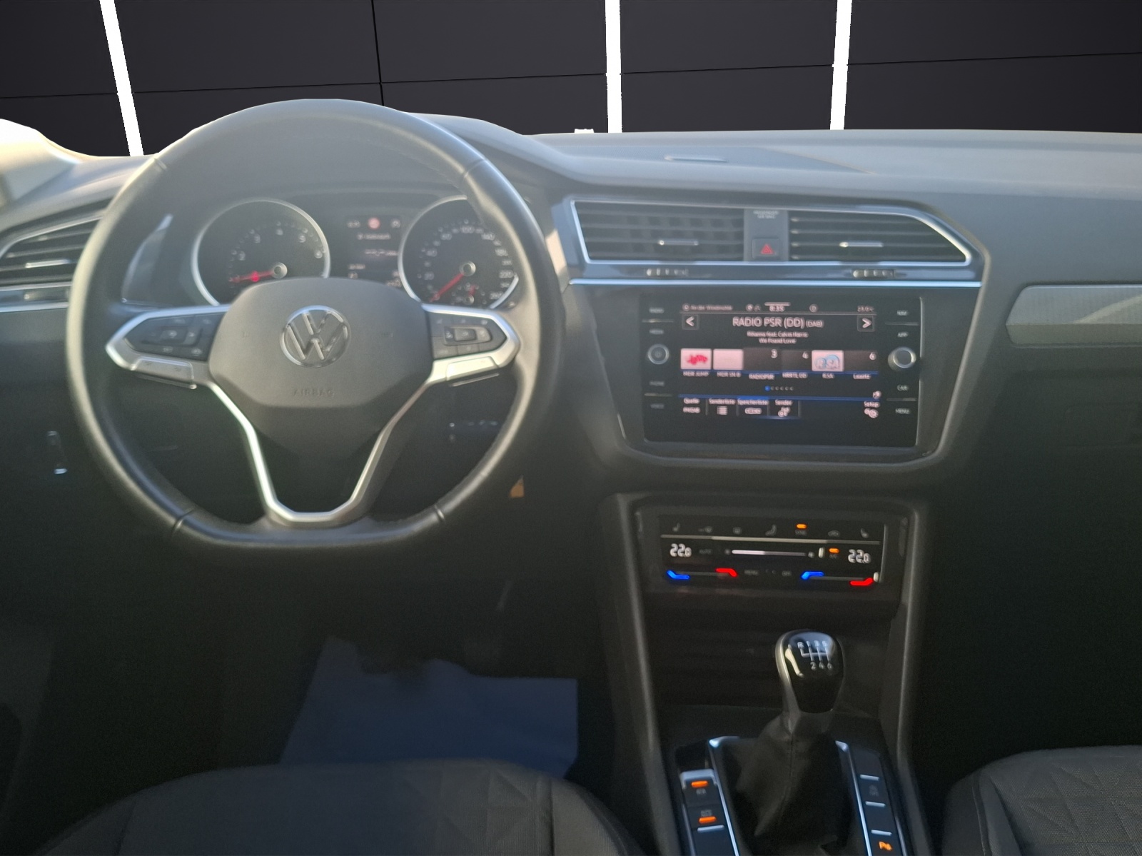 Fahrzeugabbildung Volkswagen Tiguan TSI Life LED Navi ACC PDC SHZ